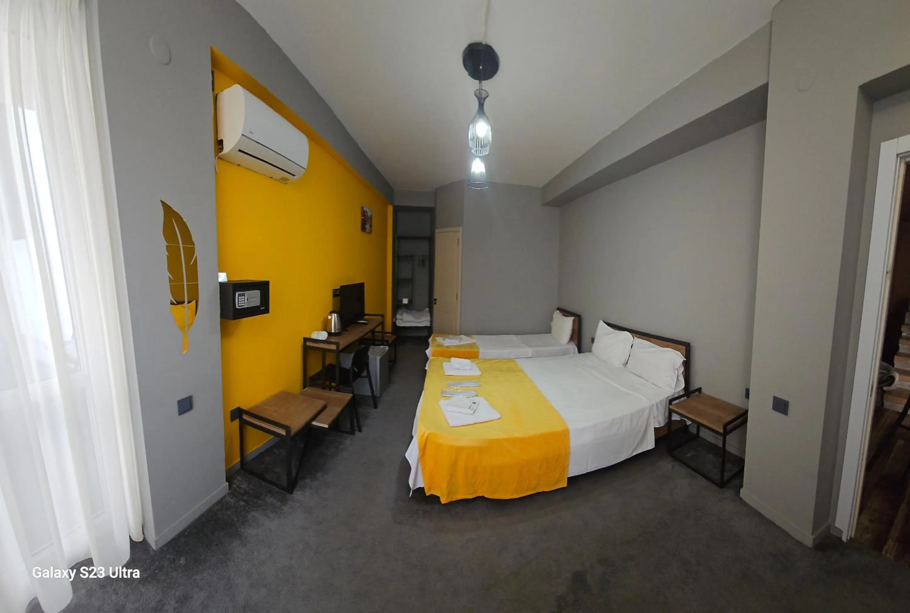 room service, Bed in Diuma Hotel