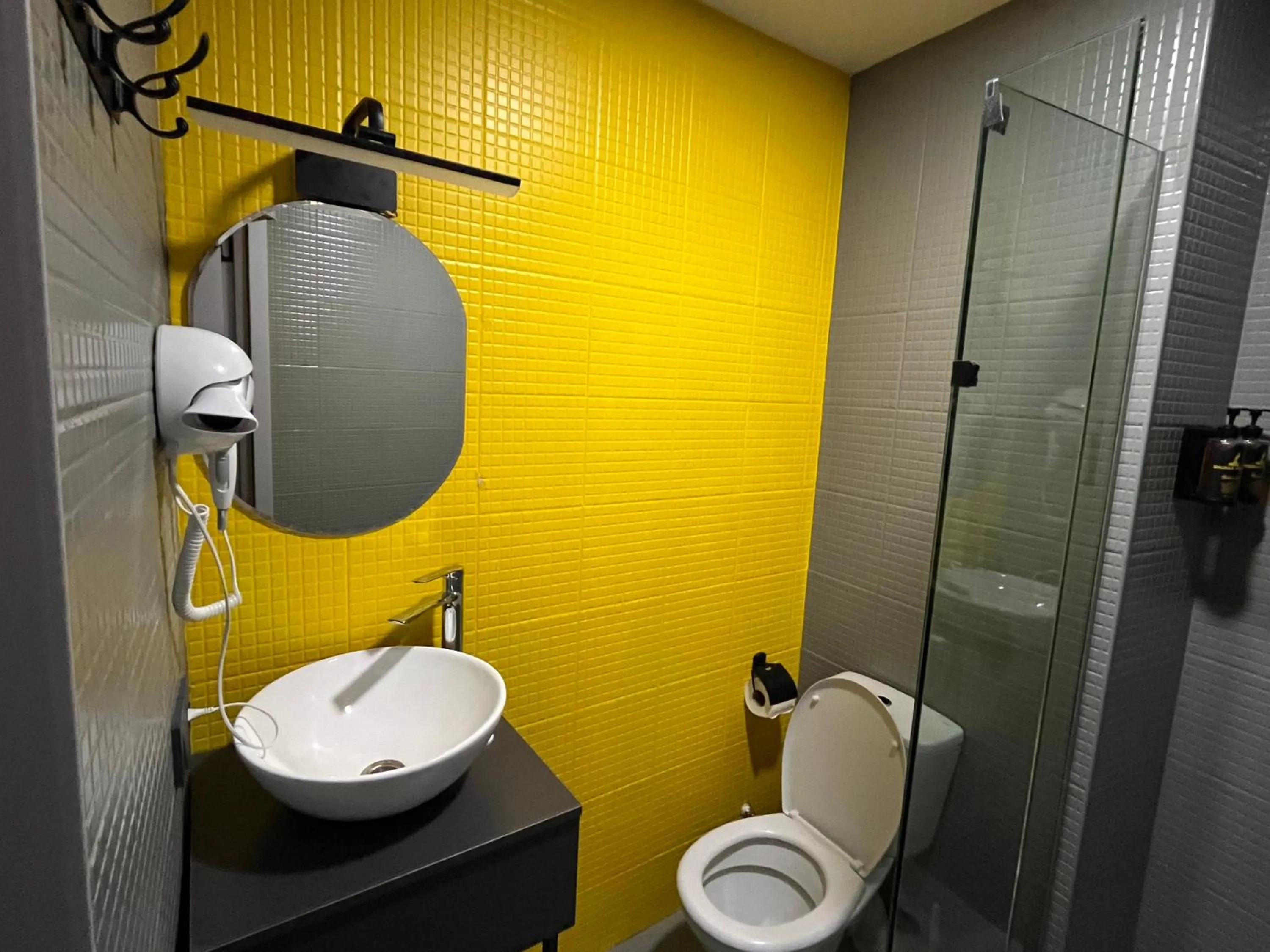 Shower in Diuma Hotel