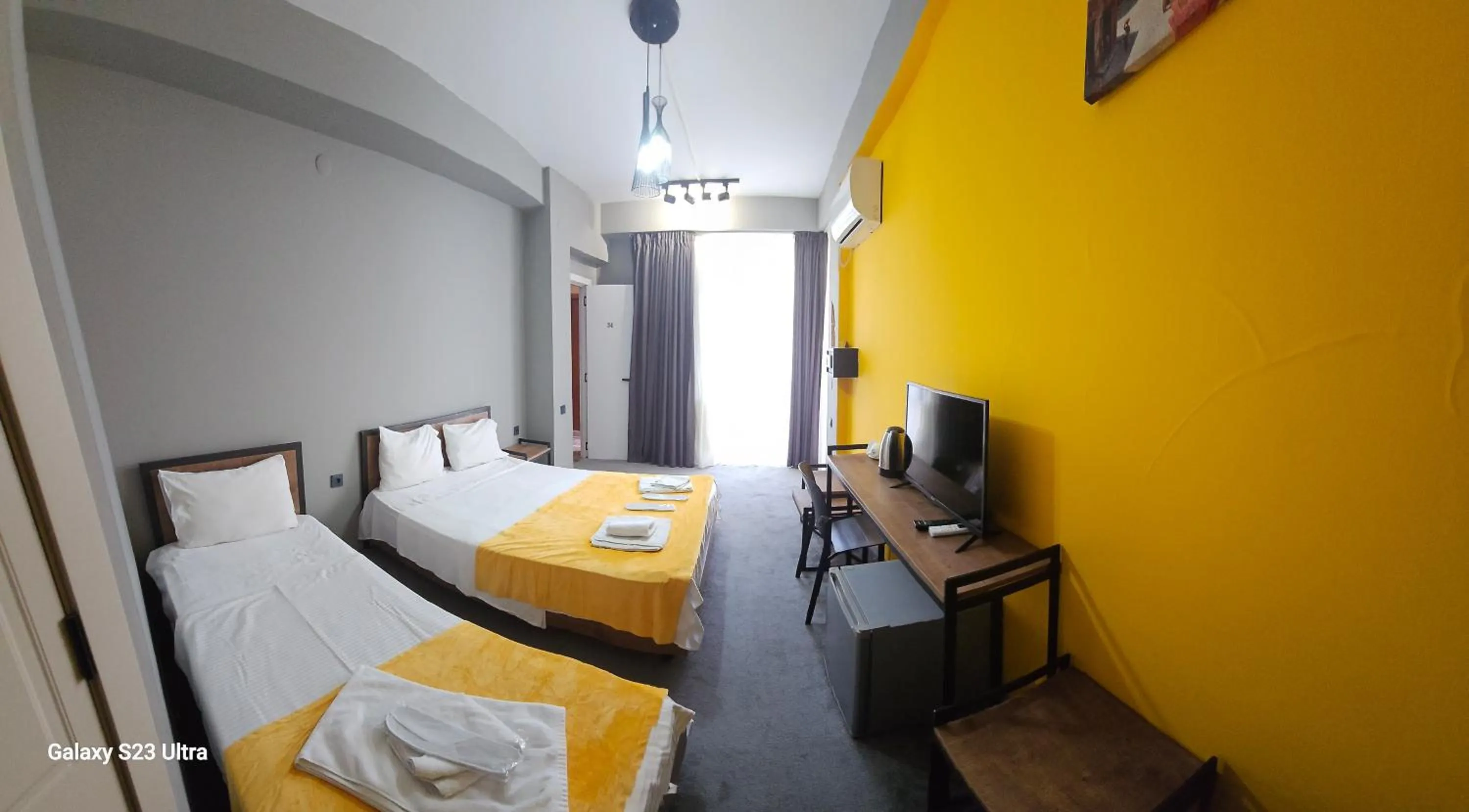 room service, Bed in Diuma Hotel