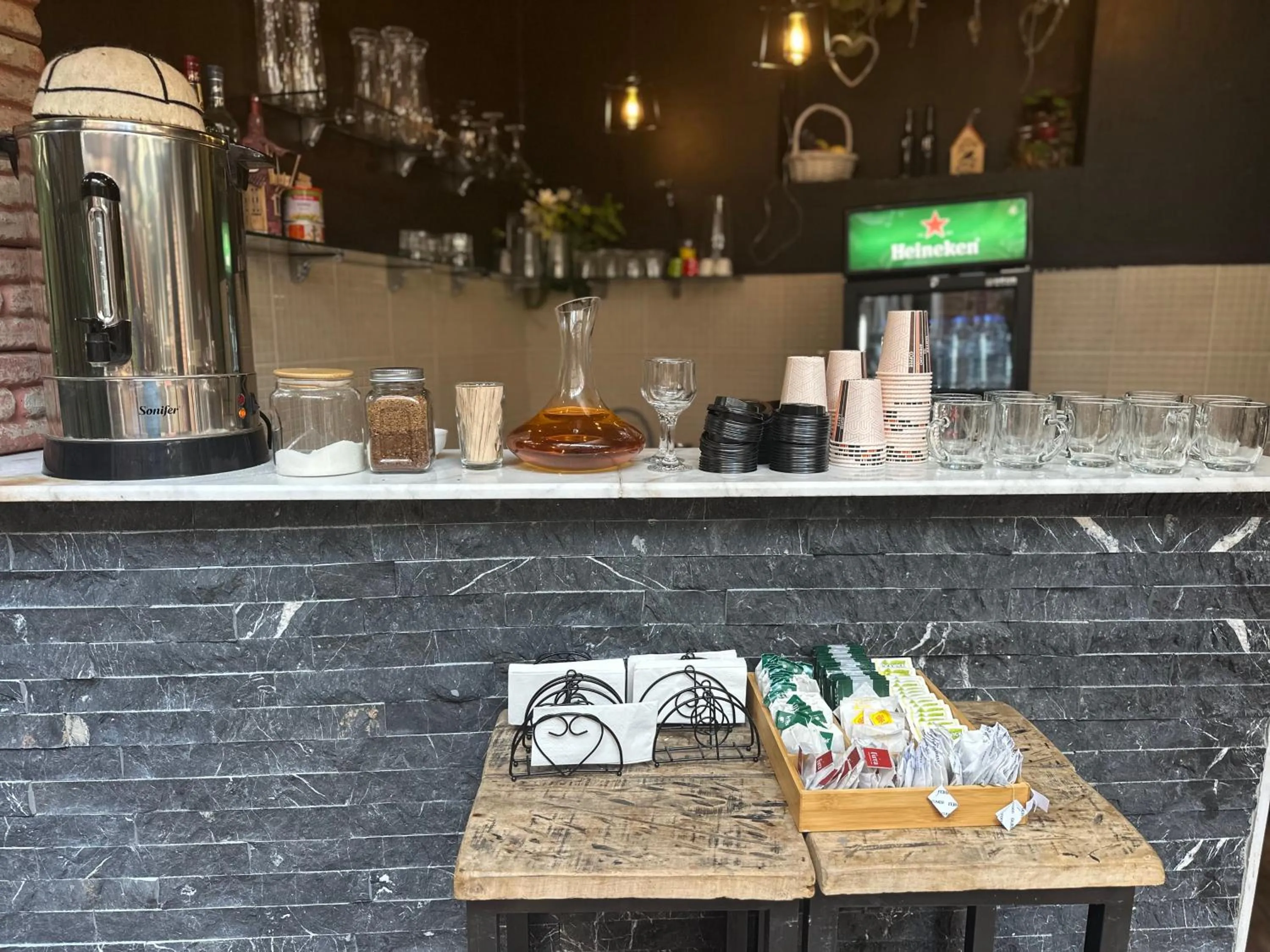 Coffee/tea facilities in Diuma Hotel