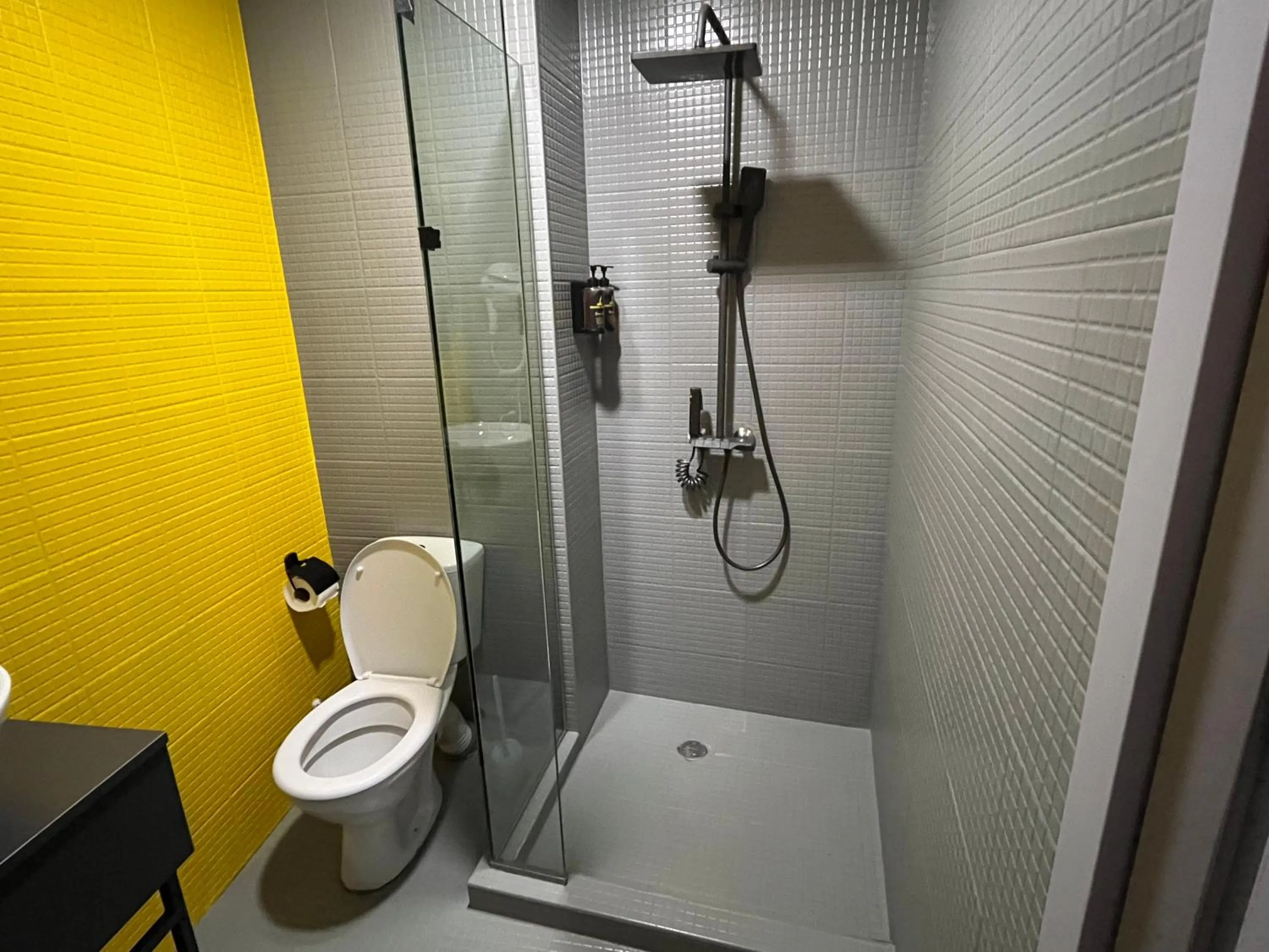 Toilet in Diuma Hotel