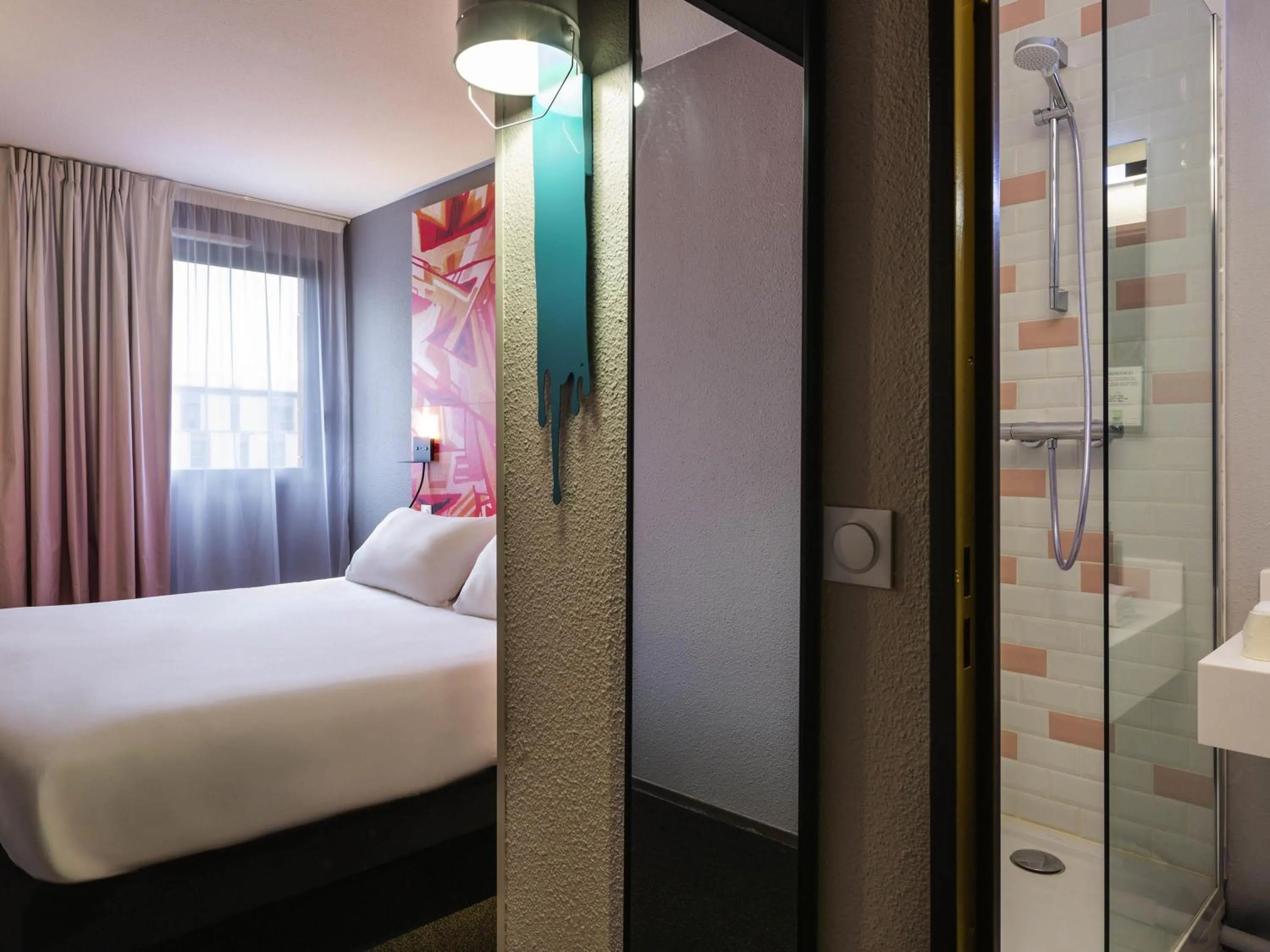 Bedroom, Bed in Ibis Styles Toulouse Centre Canal du Midi