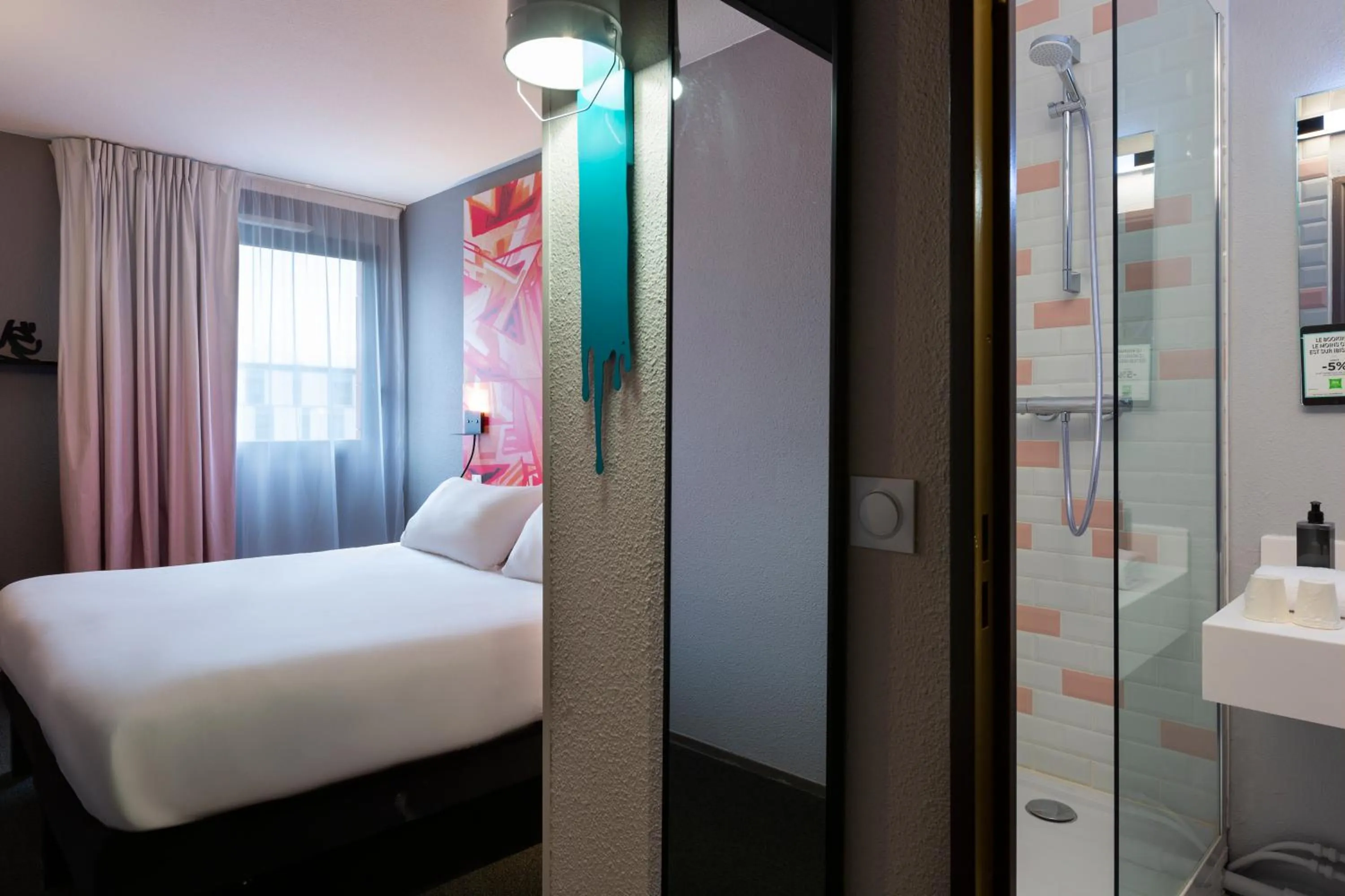 Bedroom, Bed in Ibis Styles Toulouse Centre Canal du Midi