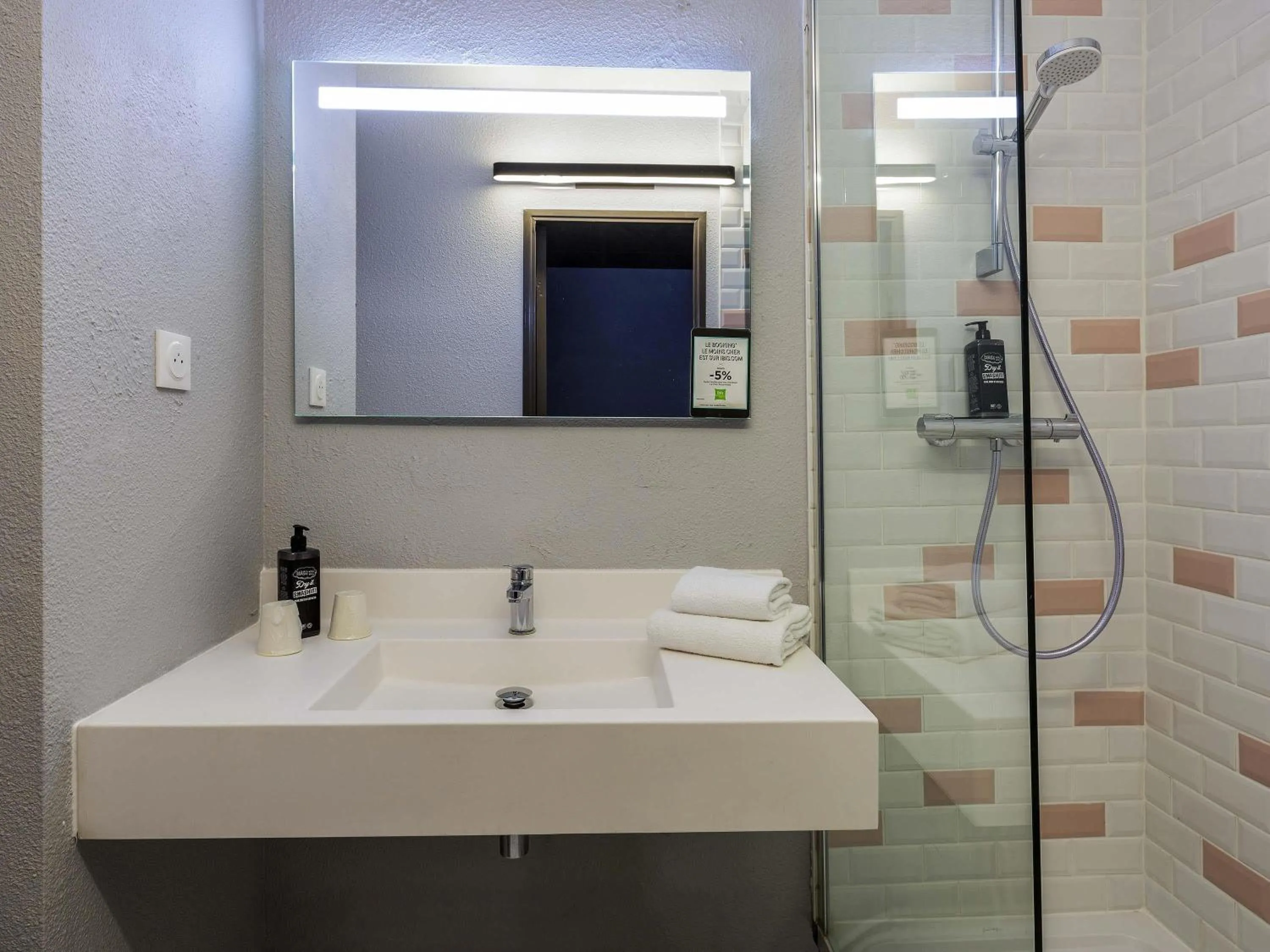 Bedroom in Ibis Styles Toulouse Centre Canal du Midi