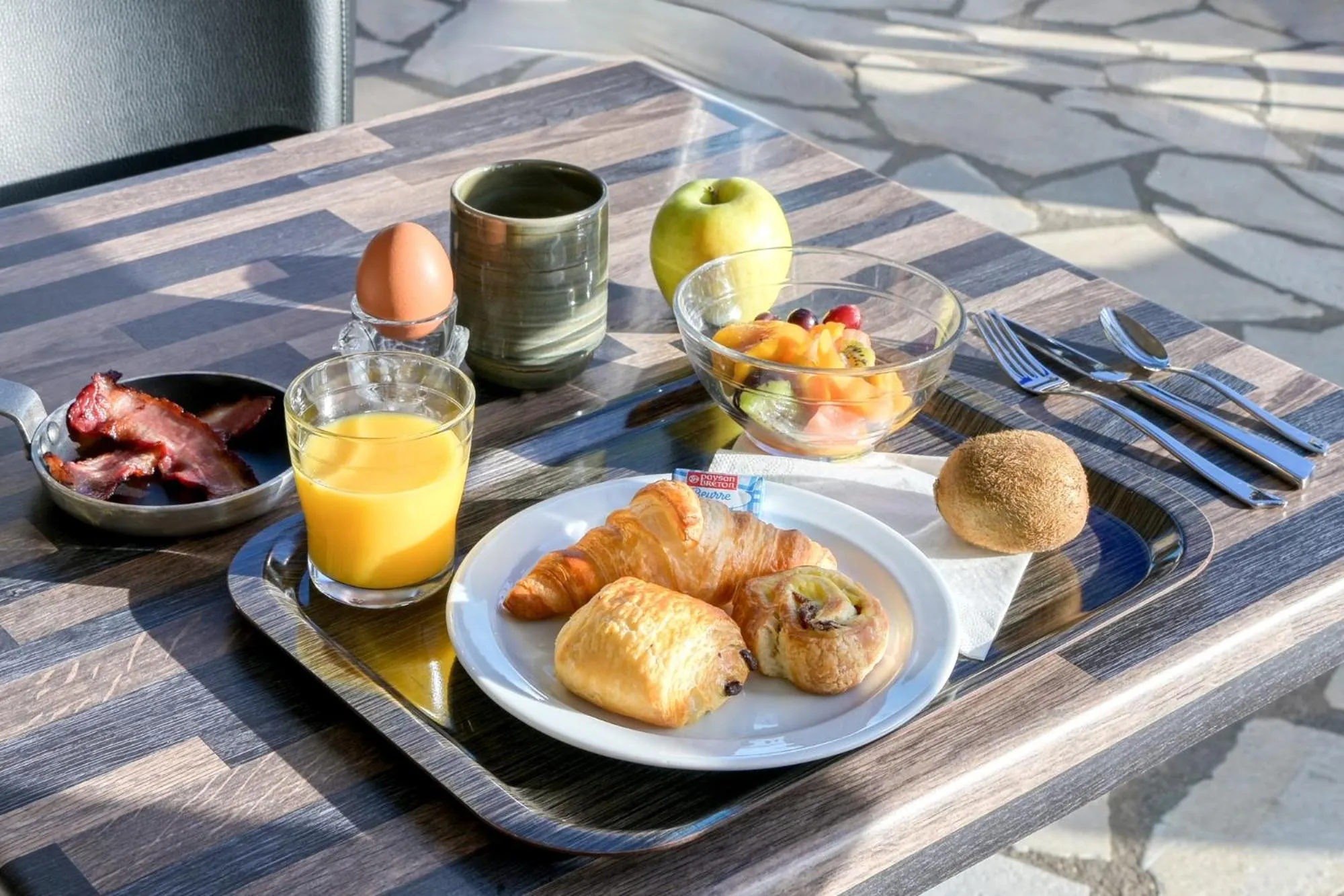 Patio in Hôtel La Nartelle