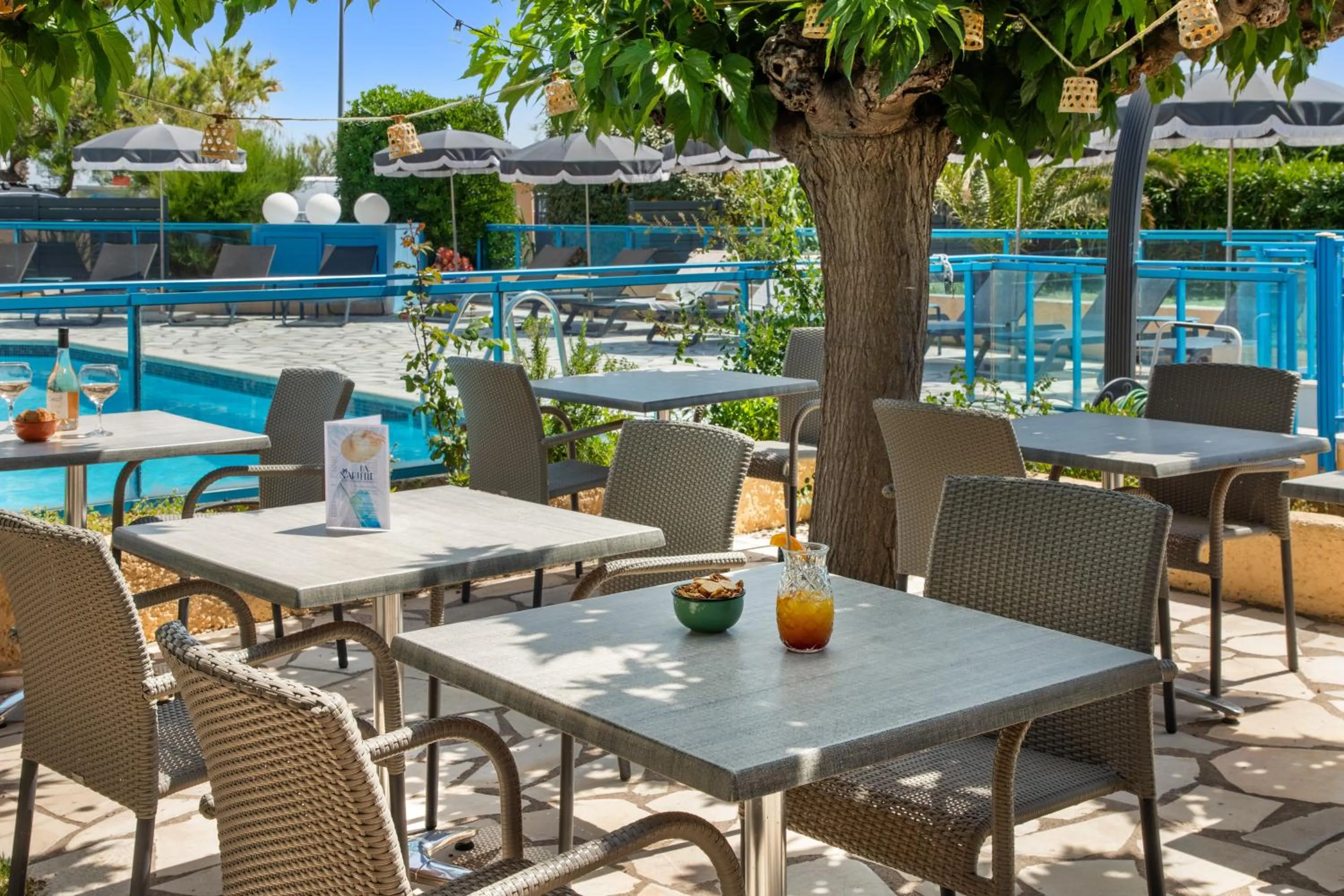 Patio in Hôtel La Nartelle