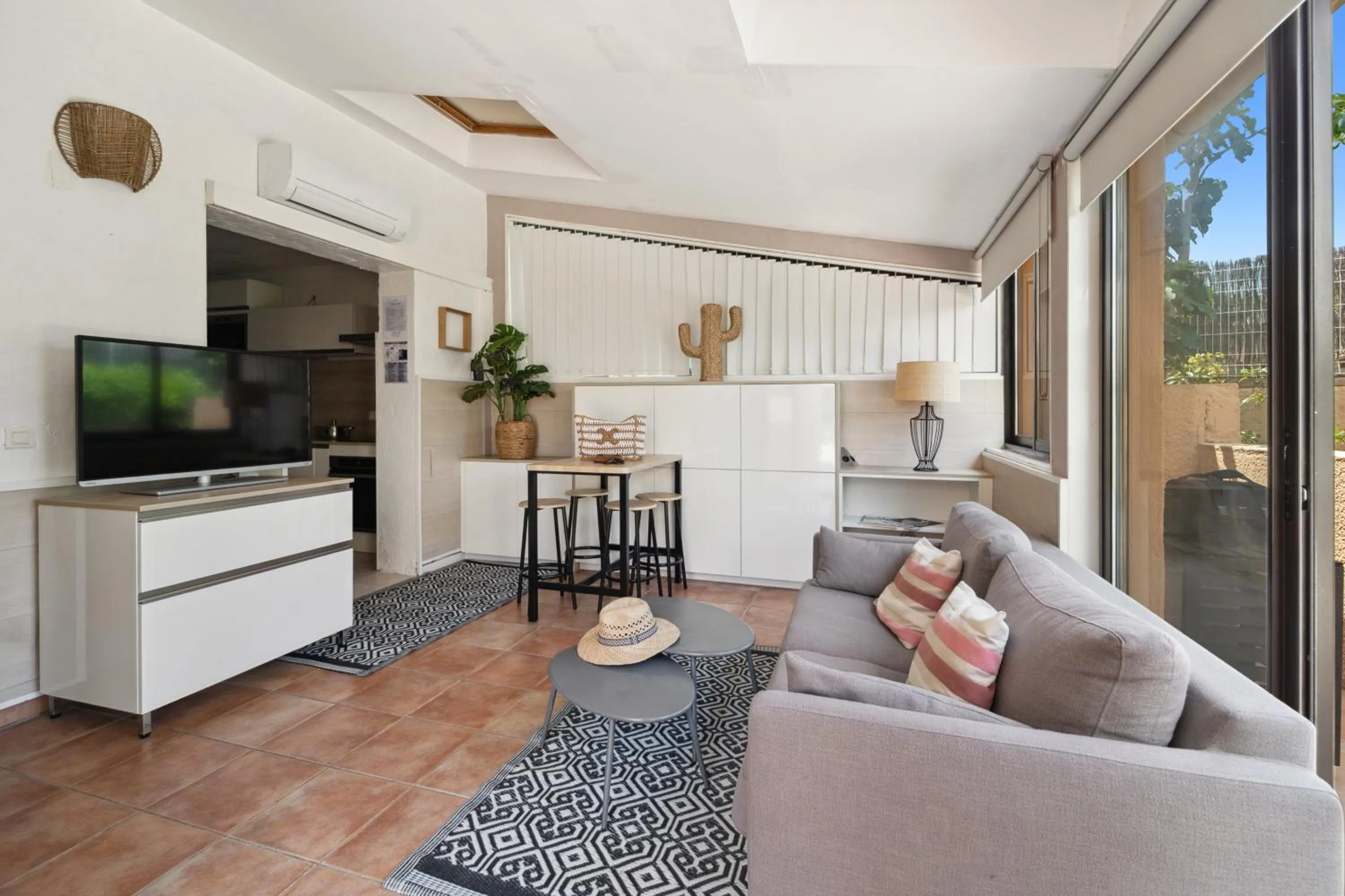 TV and multimedia in Hôtel La Nartelle