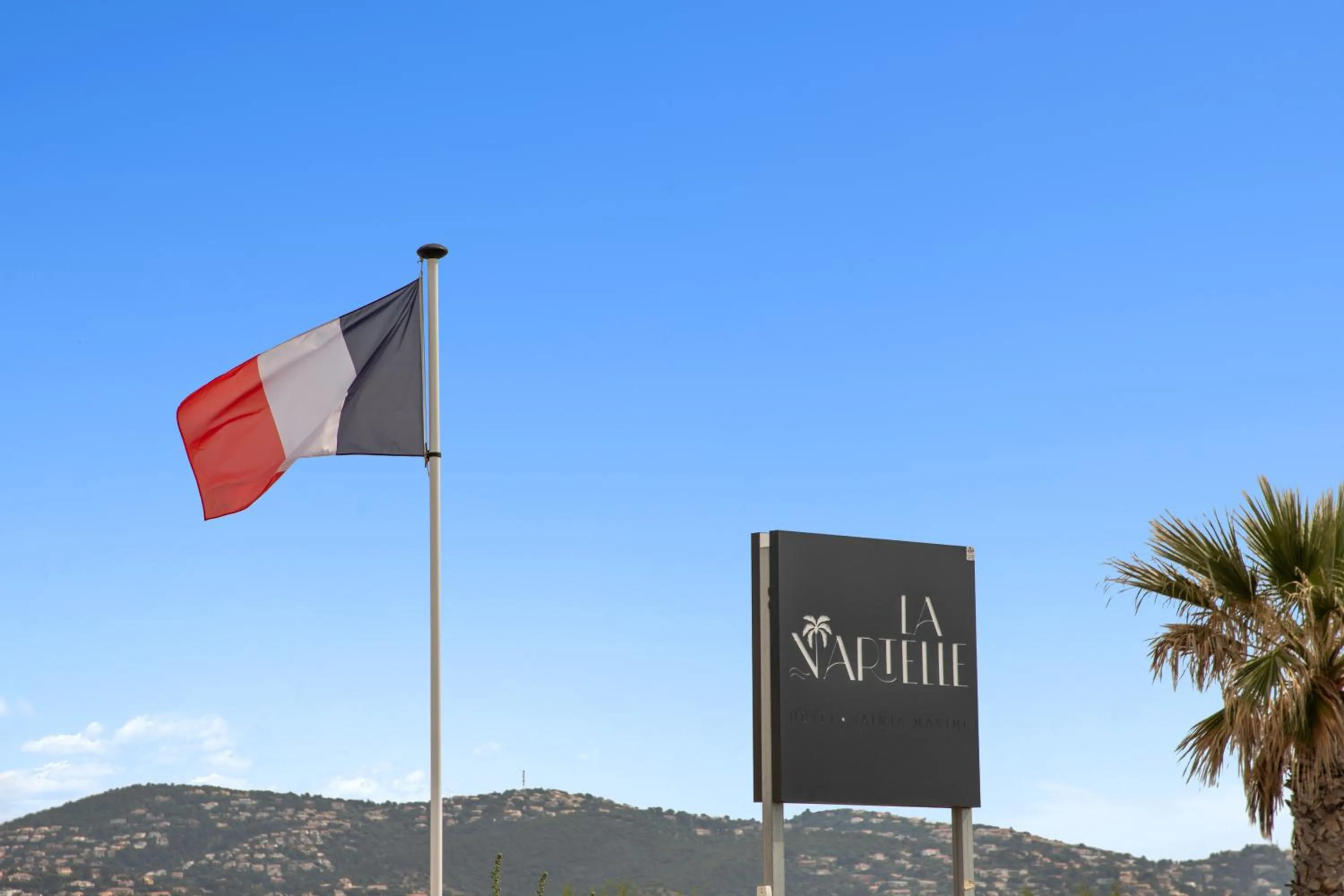 Facade/entrance in Hôtel La Nartelle