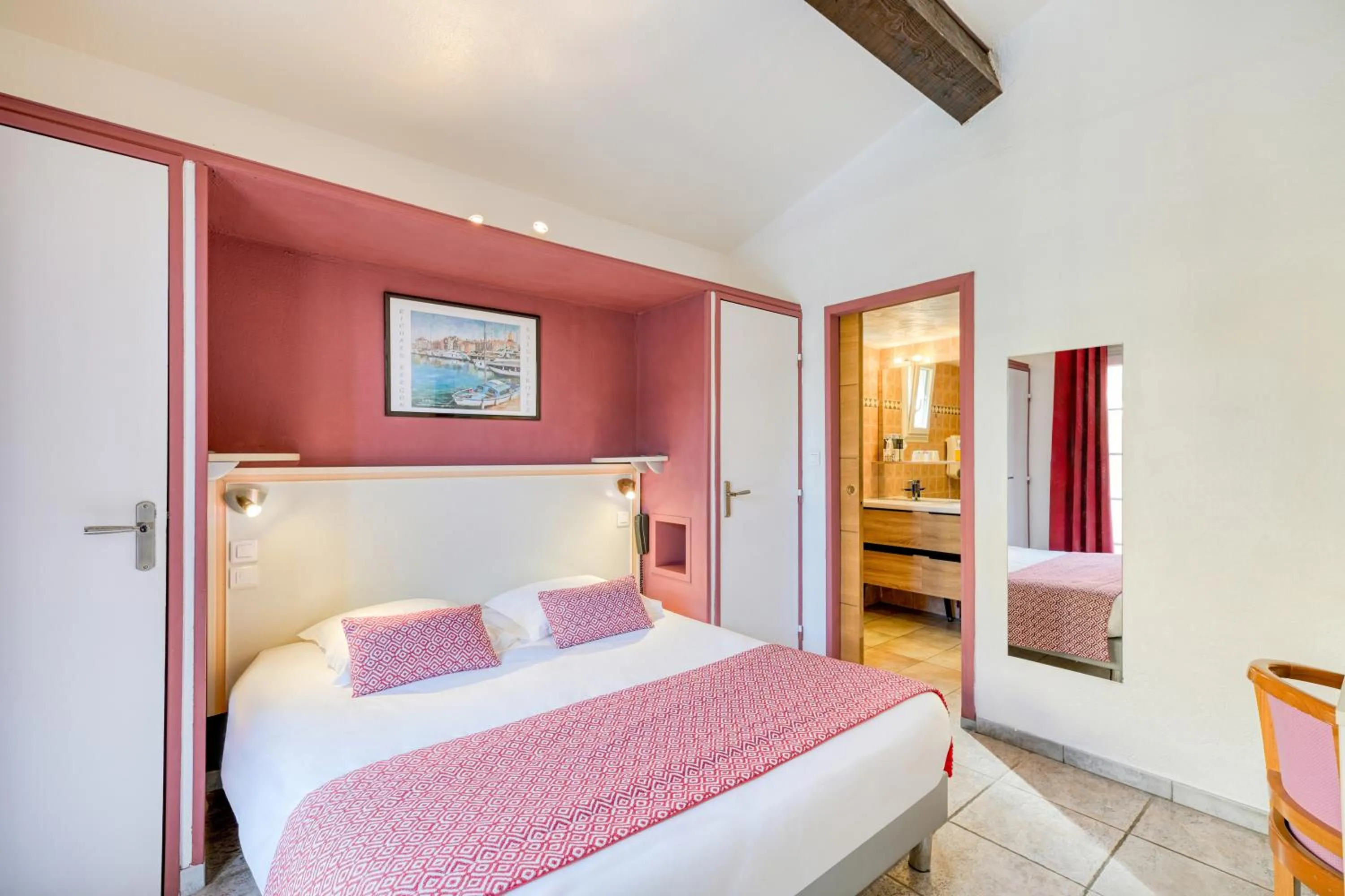 Bed in Hôtel La Nartelle