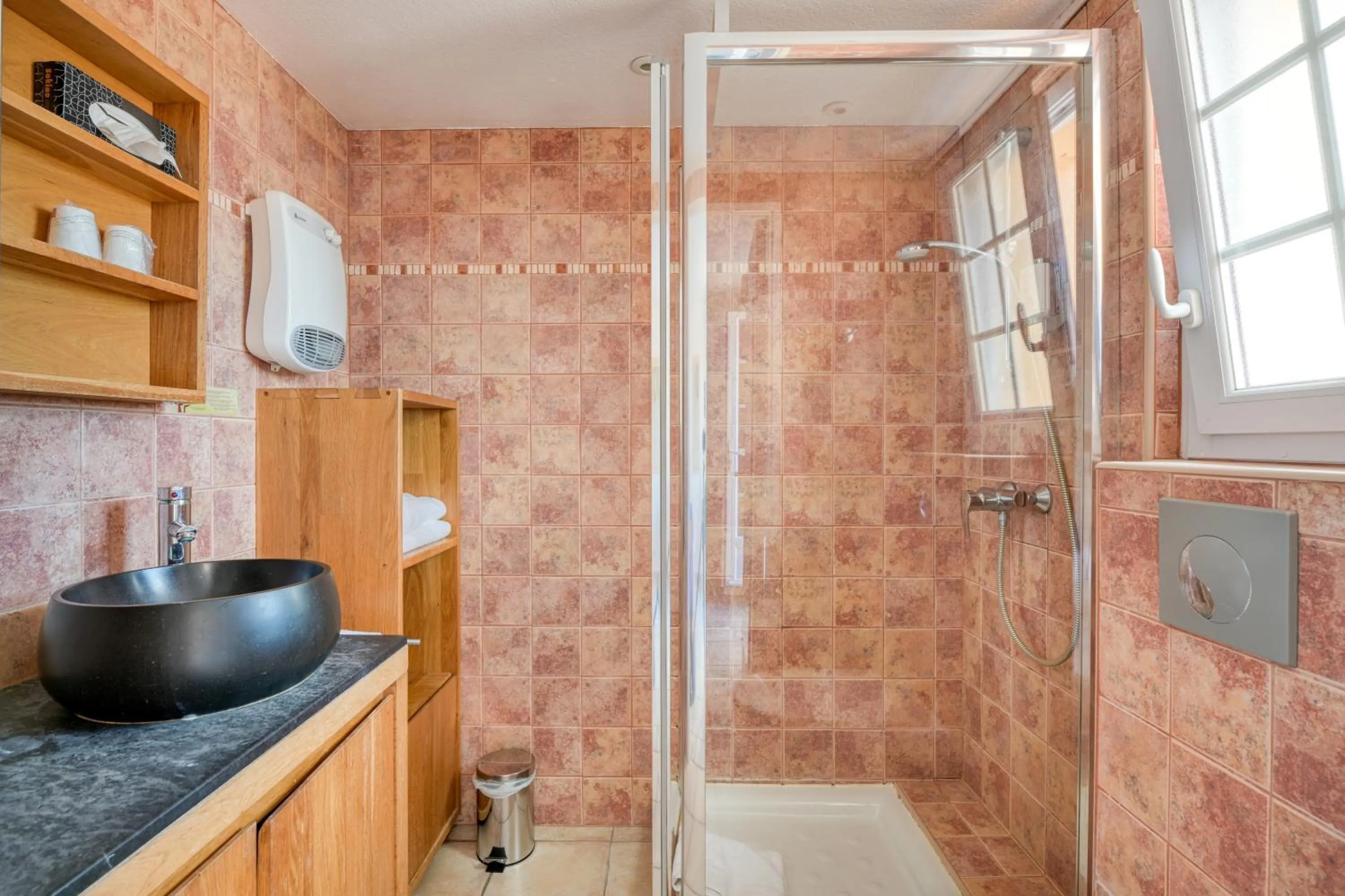 Shower in Hôtel La Nartelle