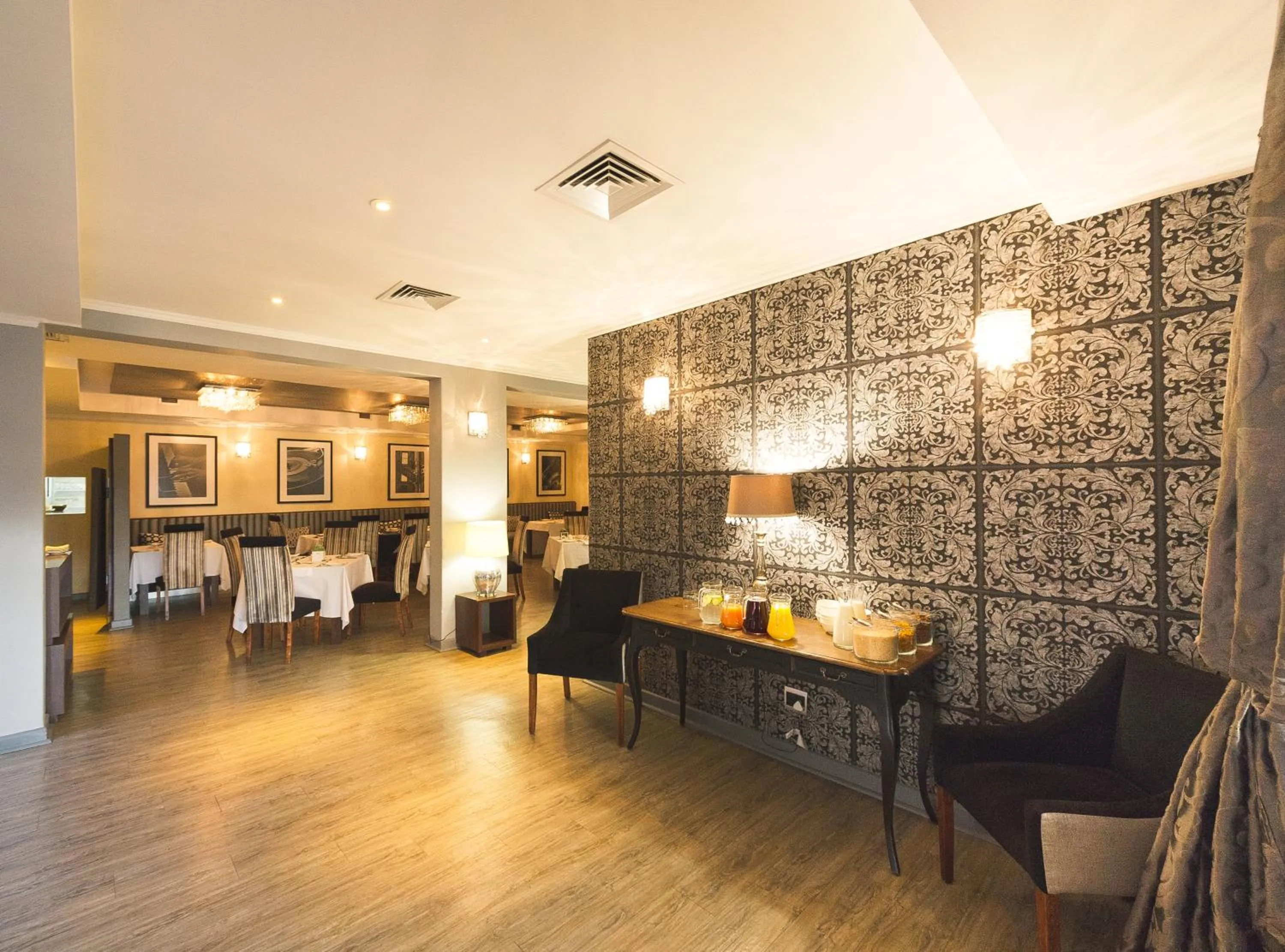 Restaurant/places to eat in Blue Diamond Boutique Hotel