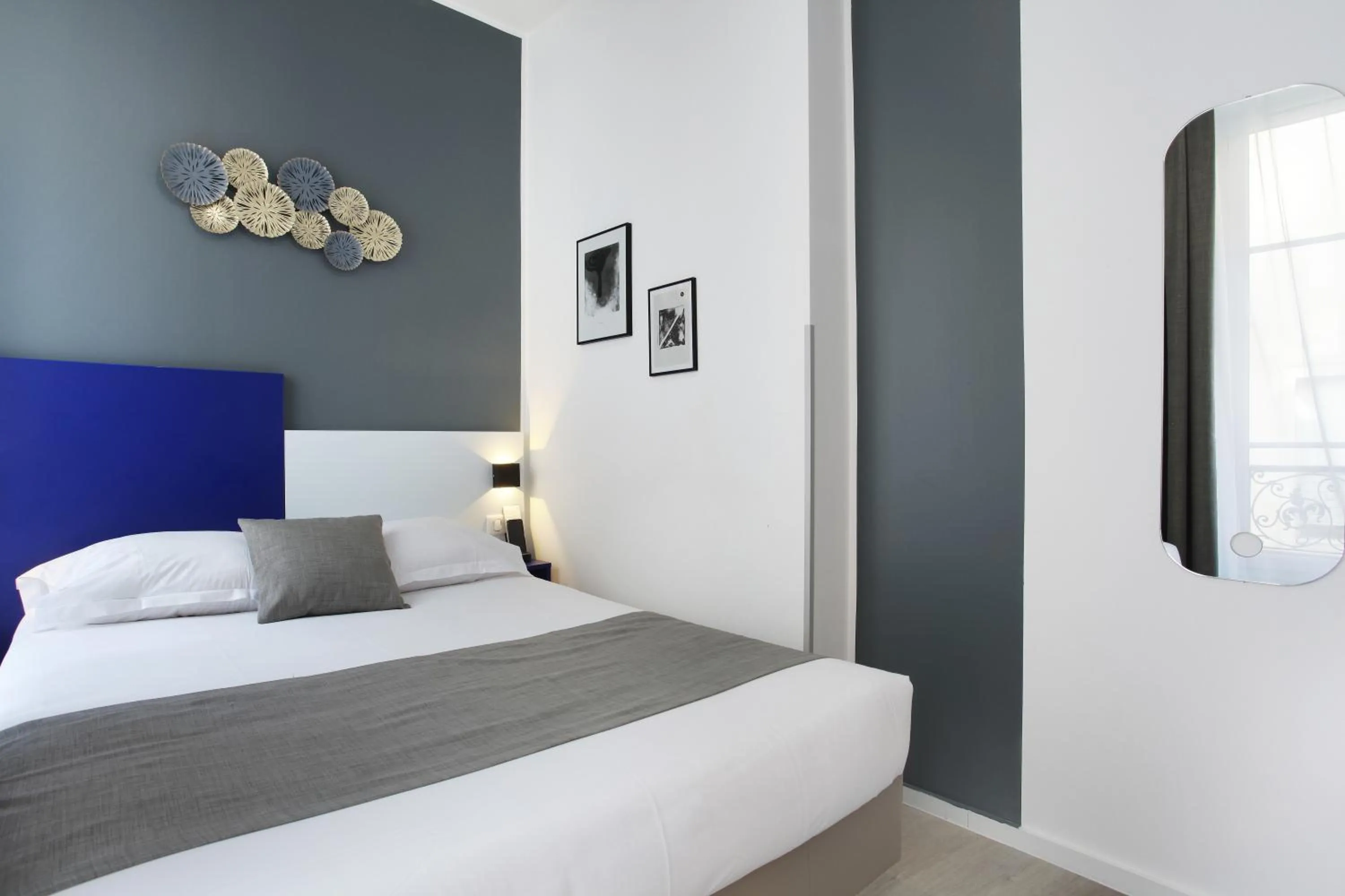 Bedroom, Bed in Hôtel Alcôve Nice