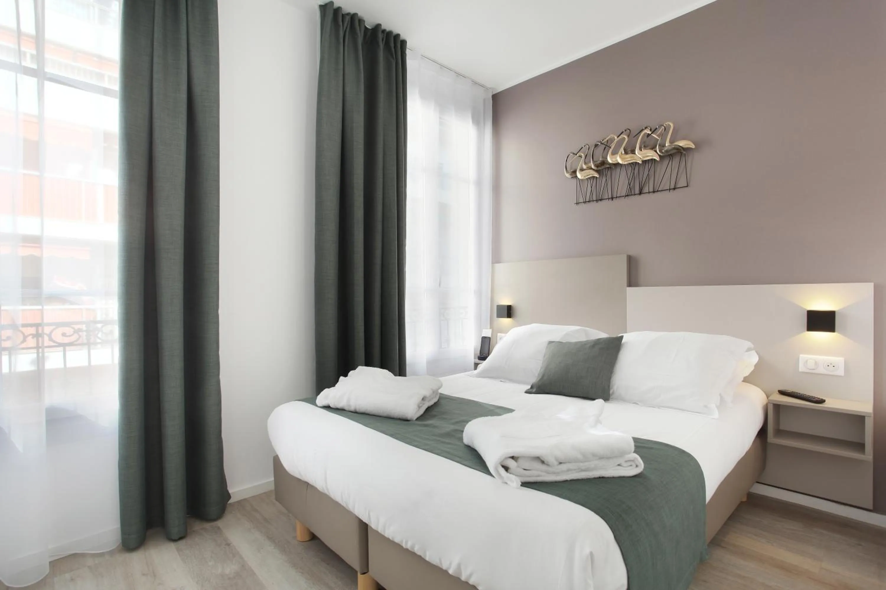 Bedroom, Bed in Hôtel Alcôve Nice