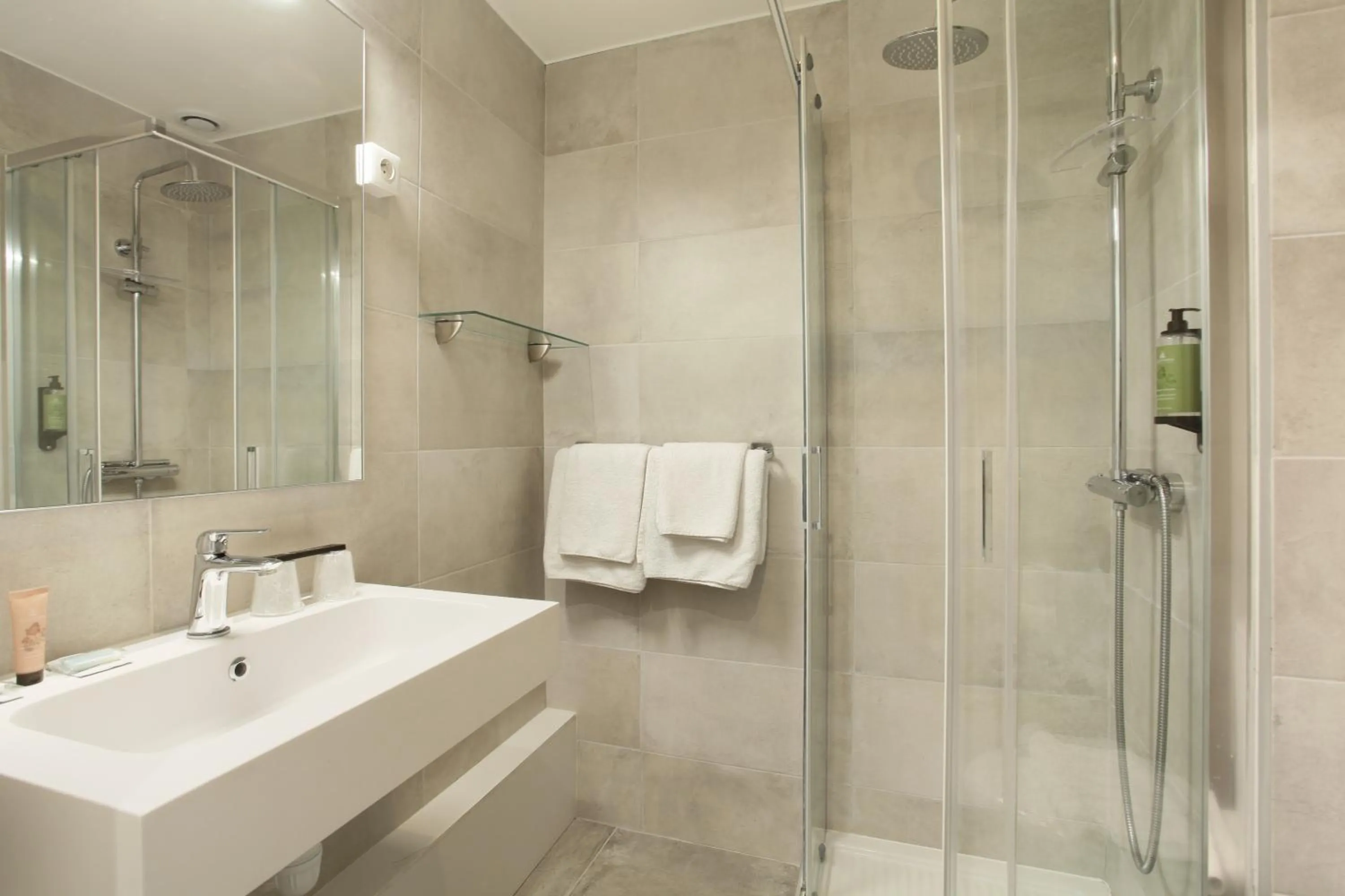 Bathroom in Hôtel Alcôve Nice