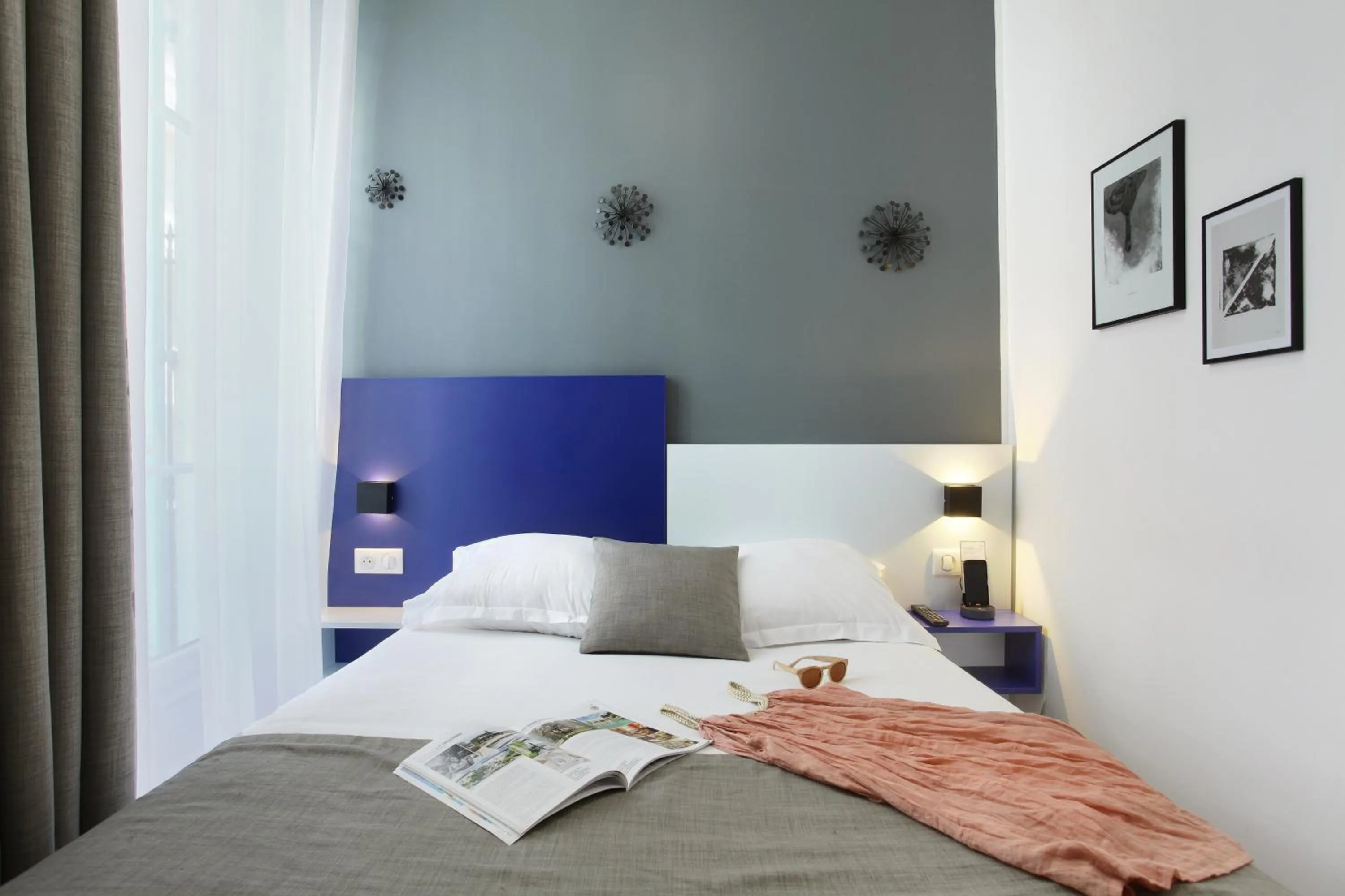 Bed in Hôtel Alcôve Nice