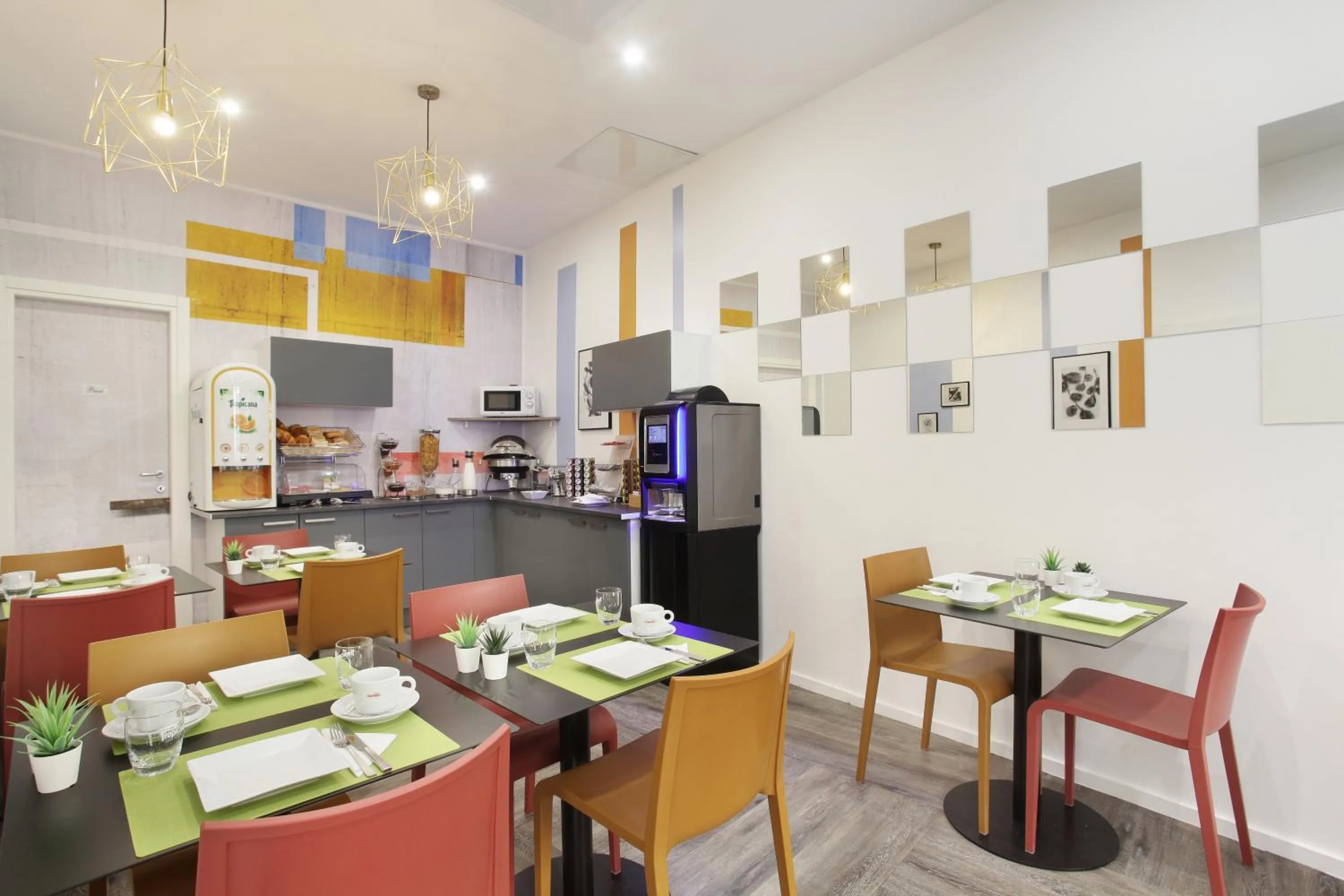 Breakfast in Hôtel Alcôve Nice