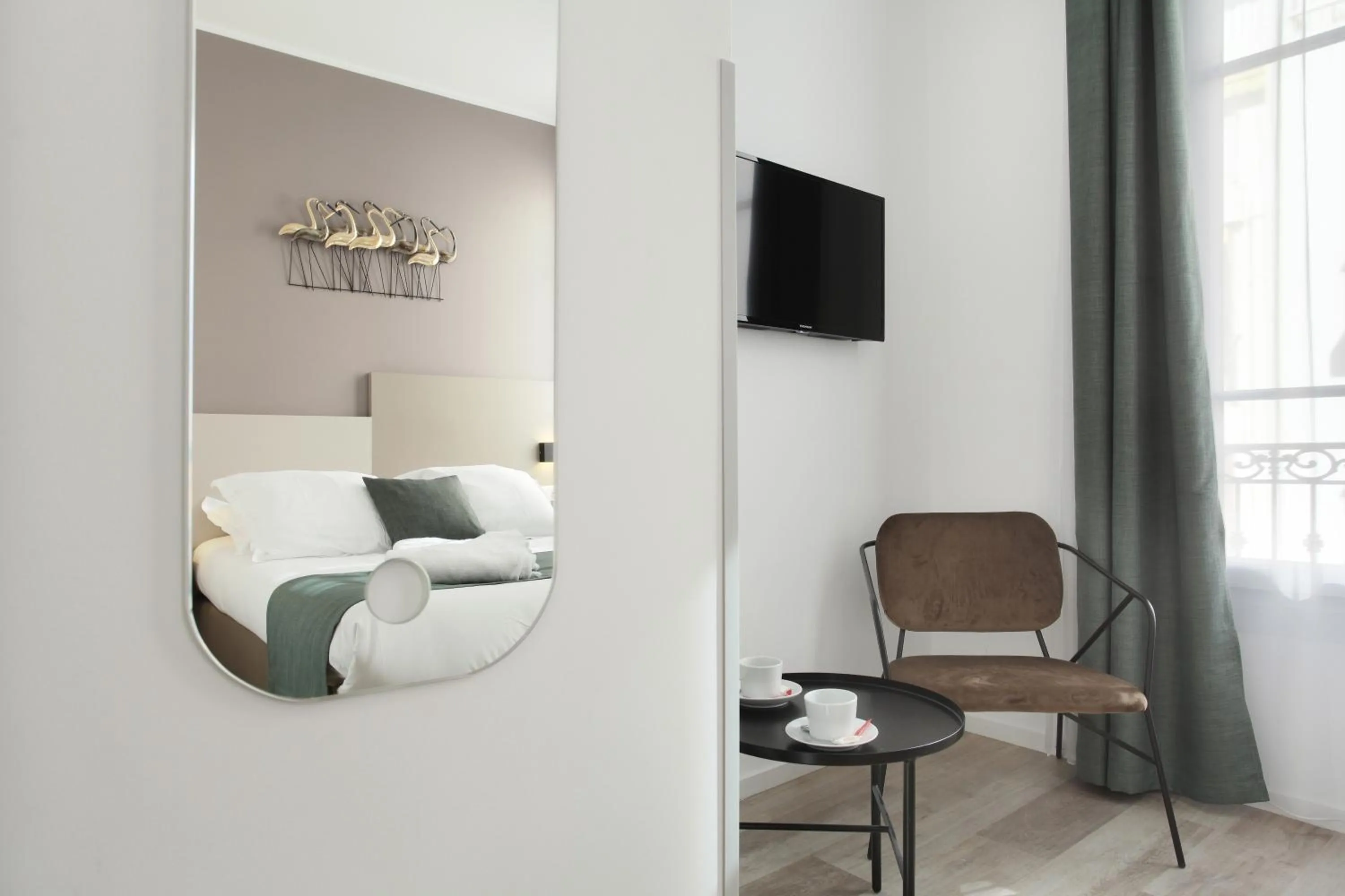 Bedroom in Hôtel Alcôve Nice