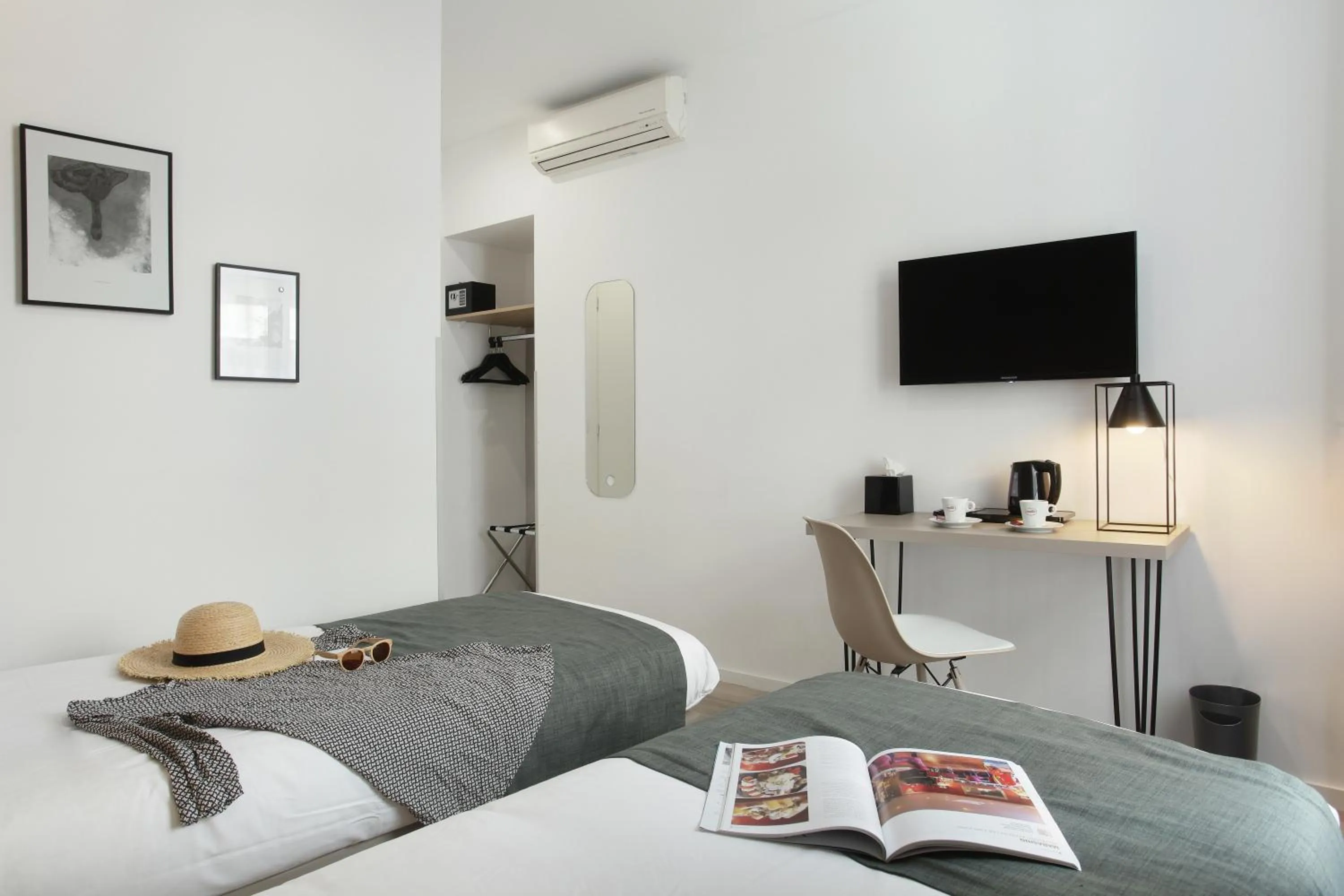 Bed in Hôtel Alcôve Nice