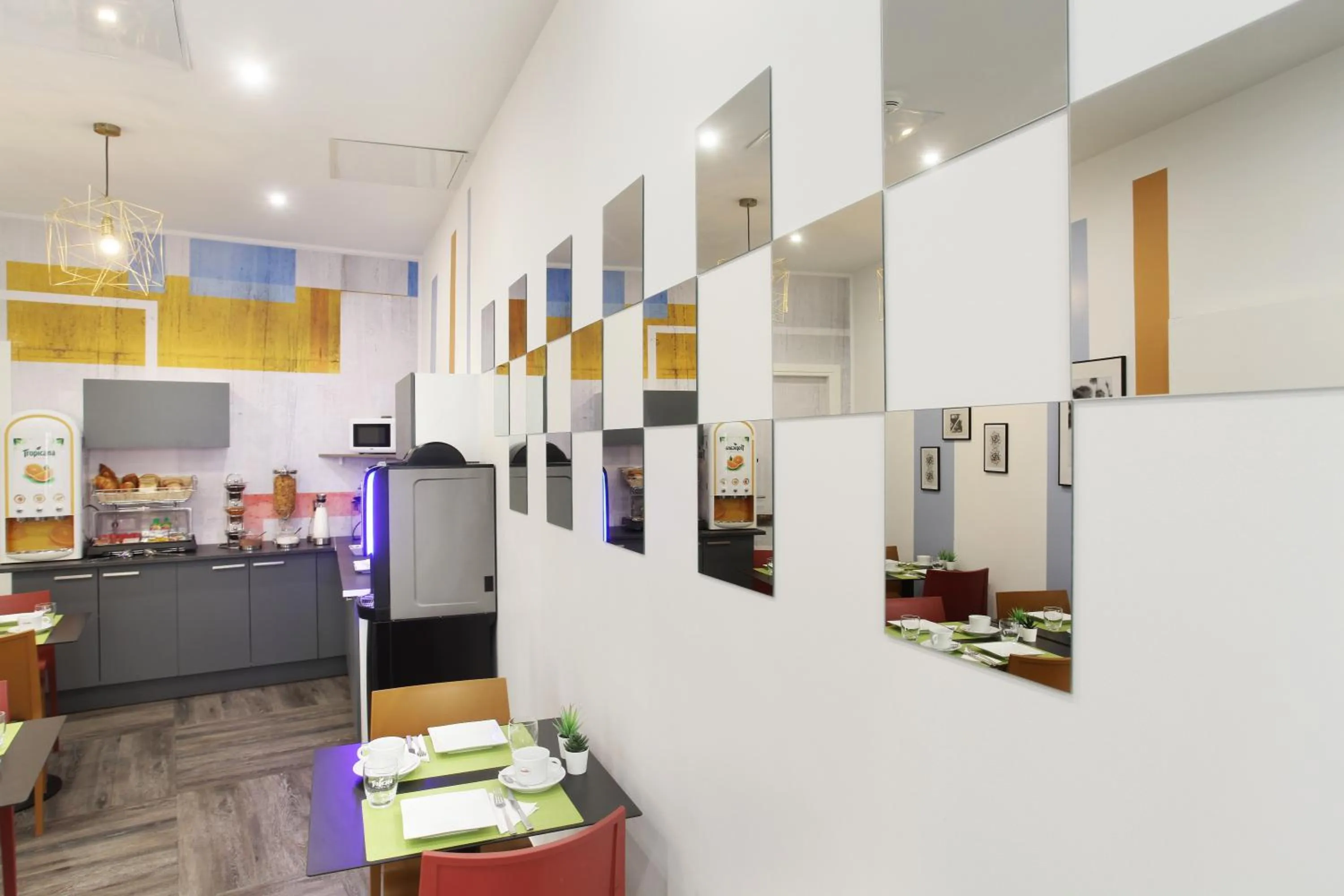 Breakfast in Hôtel Alcôve Nice