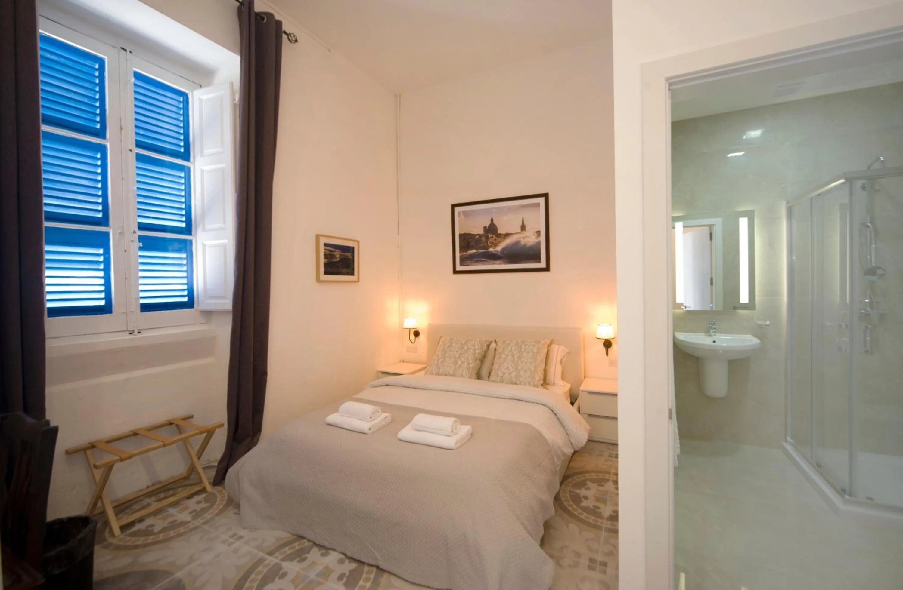 Bed in The Maltese Sun