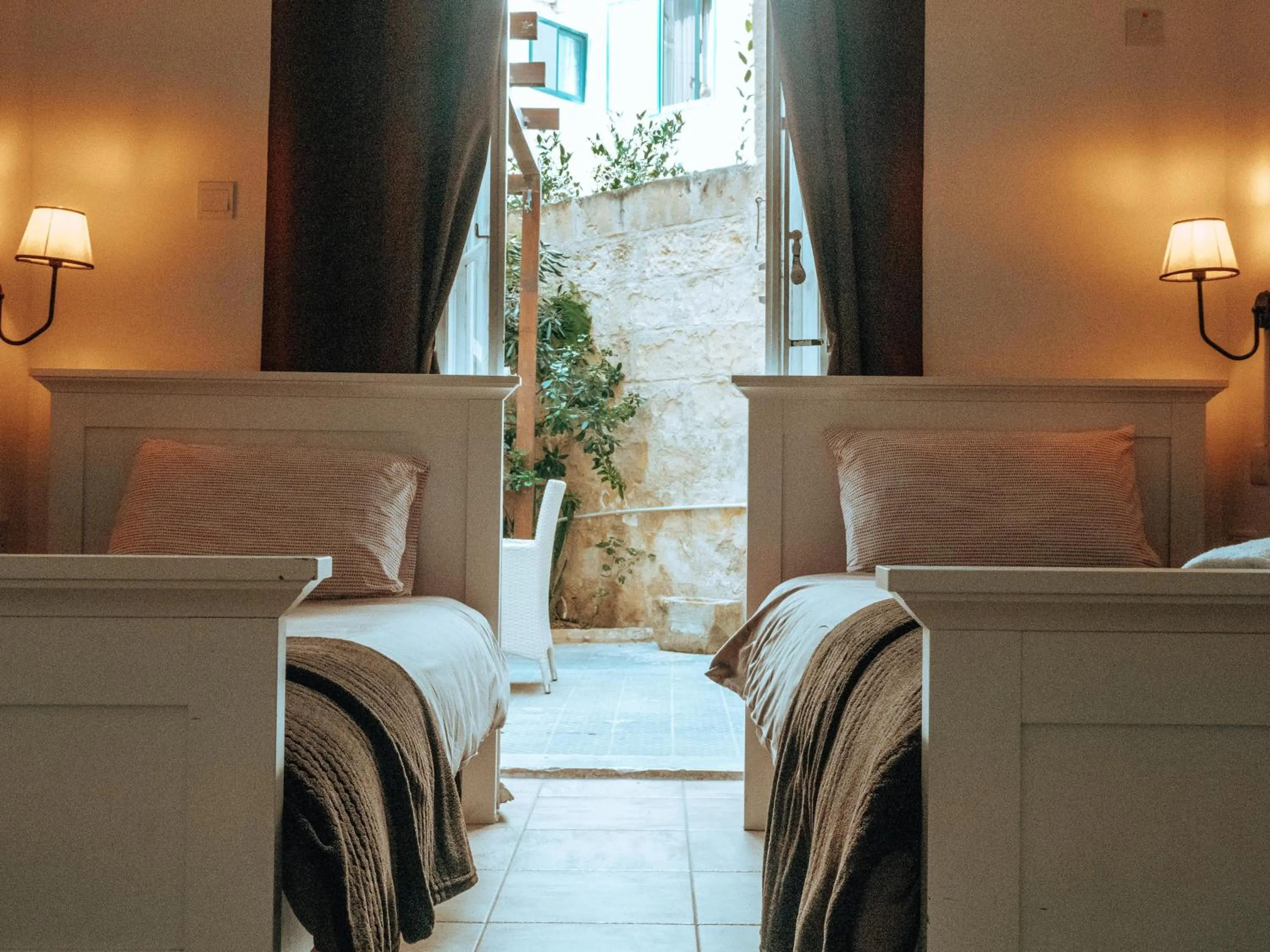 Photo of the whole room, Bed in The Maltese Sun