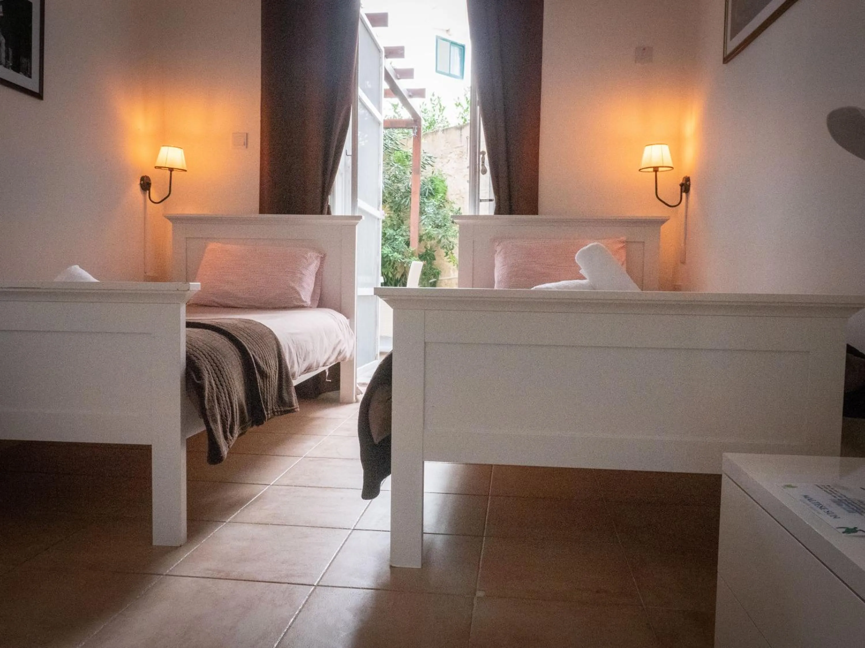 Bedroom, Bed in The Maltese Sun