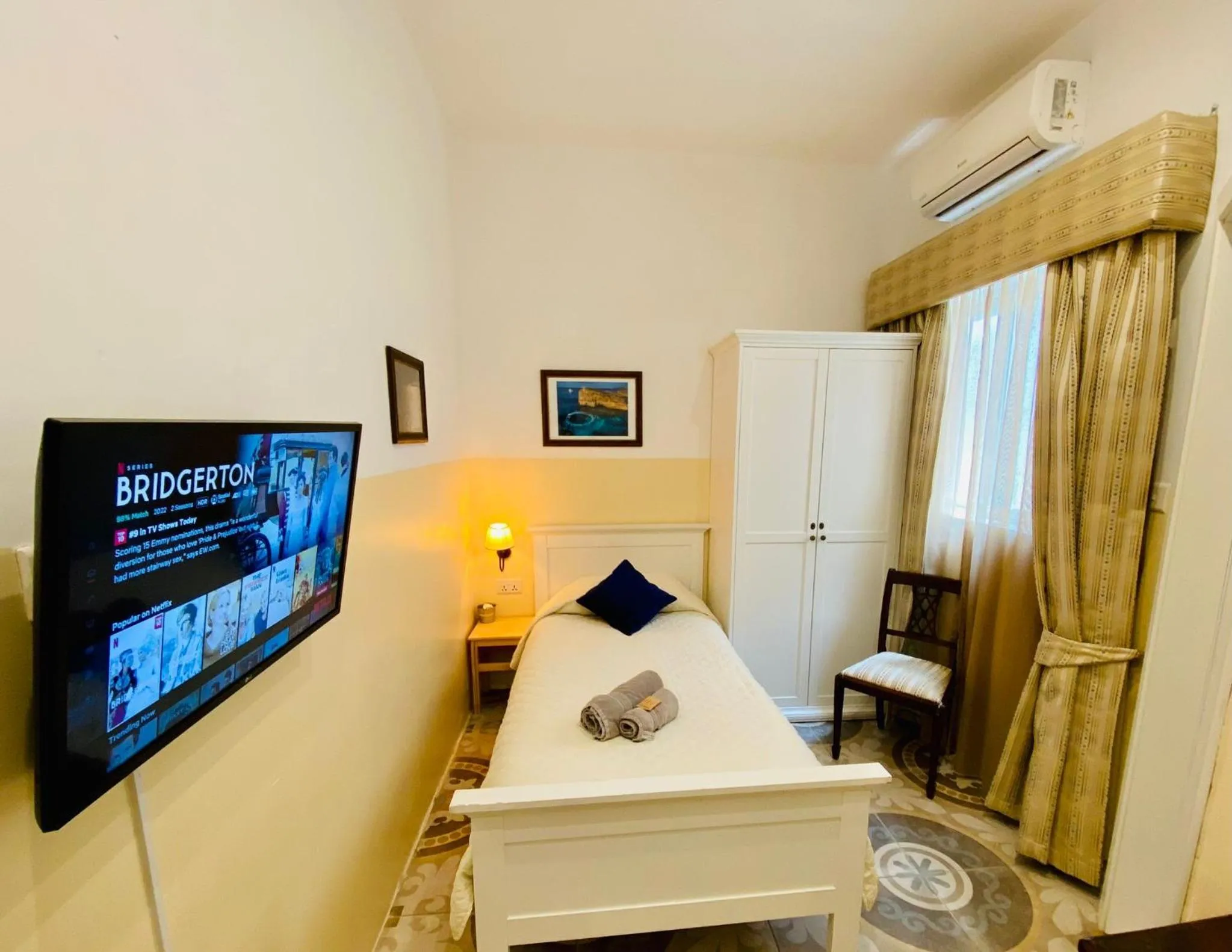 TV and multimedia, Bed in The Maltese Sun