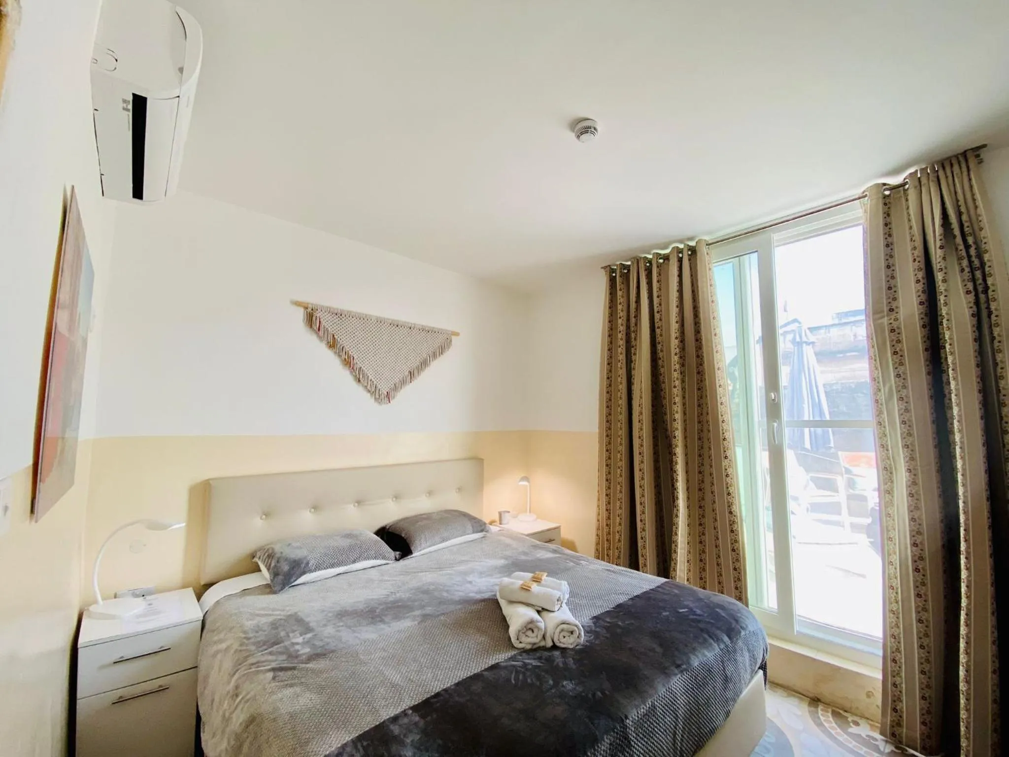 TV and multimedia, Bed in The Maltese Sun