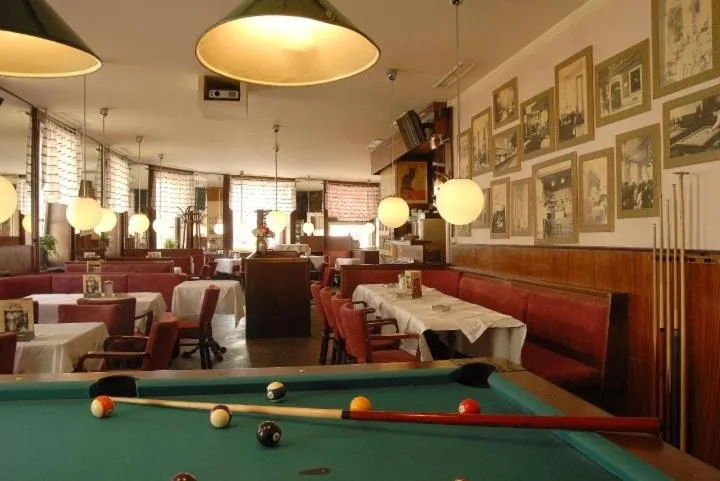 Madar Café Central Melk