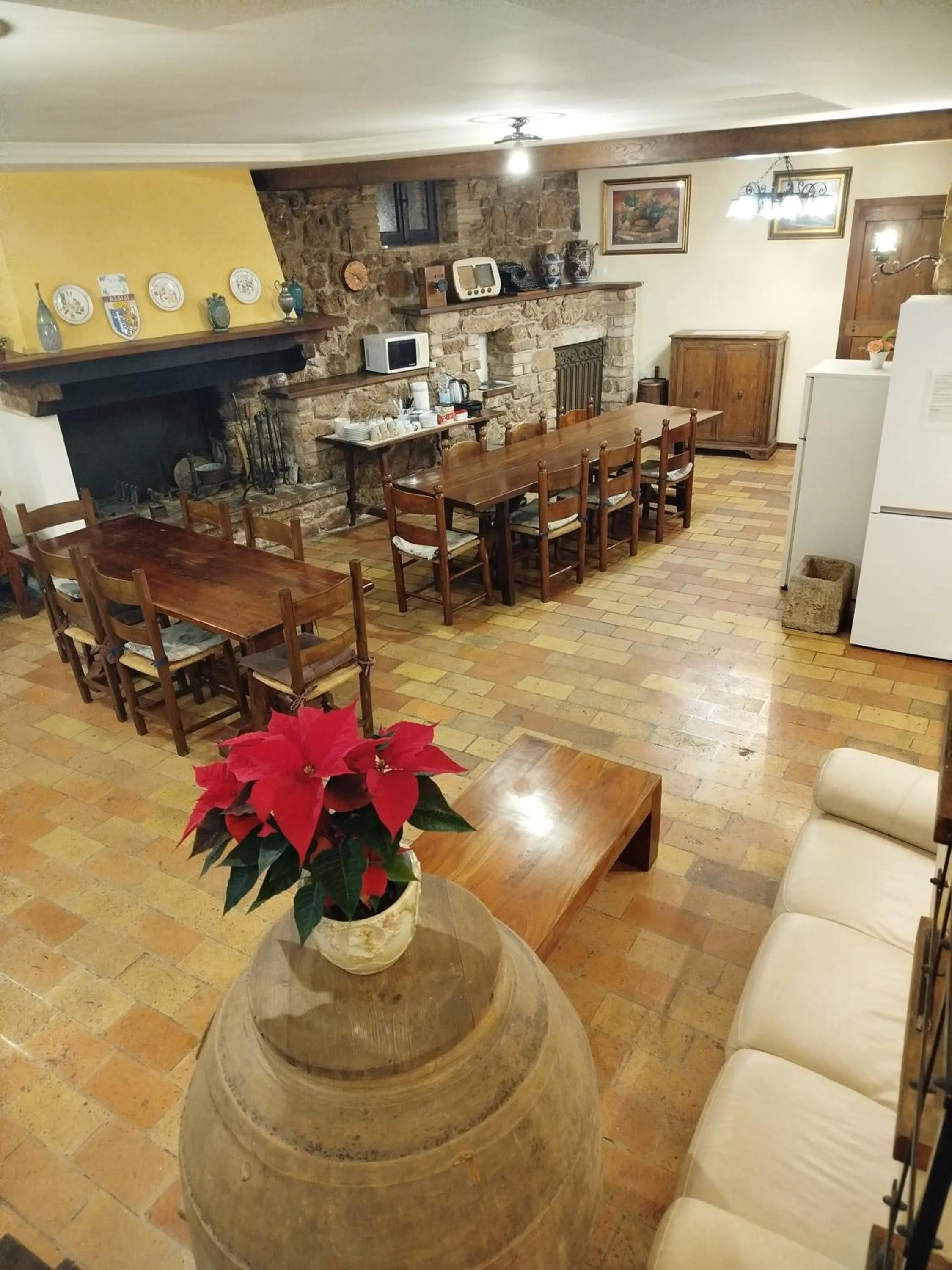 Communal lounge/ TV room in All'Ombra di San Damiano