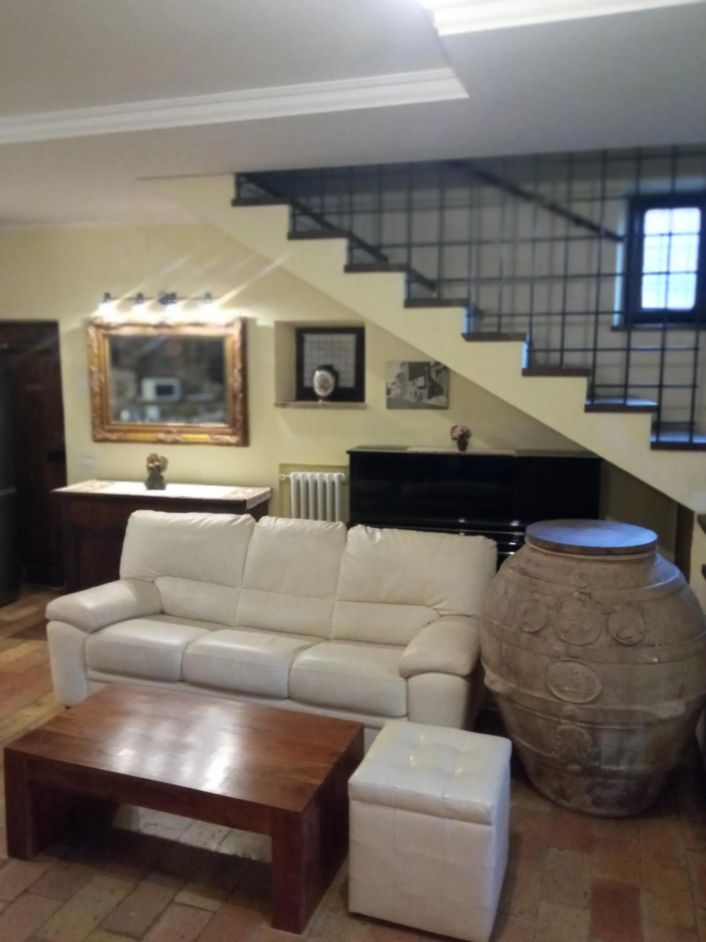 Communal lounge/ TV room in All'Ombra di San Damiano