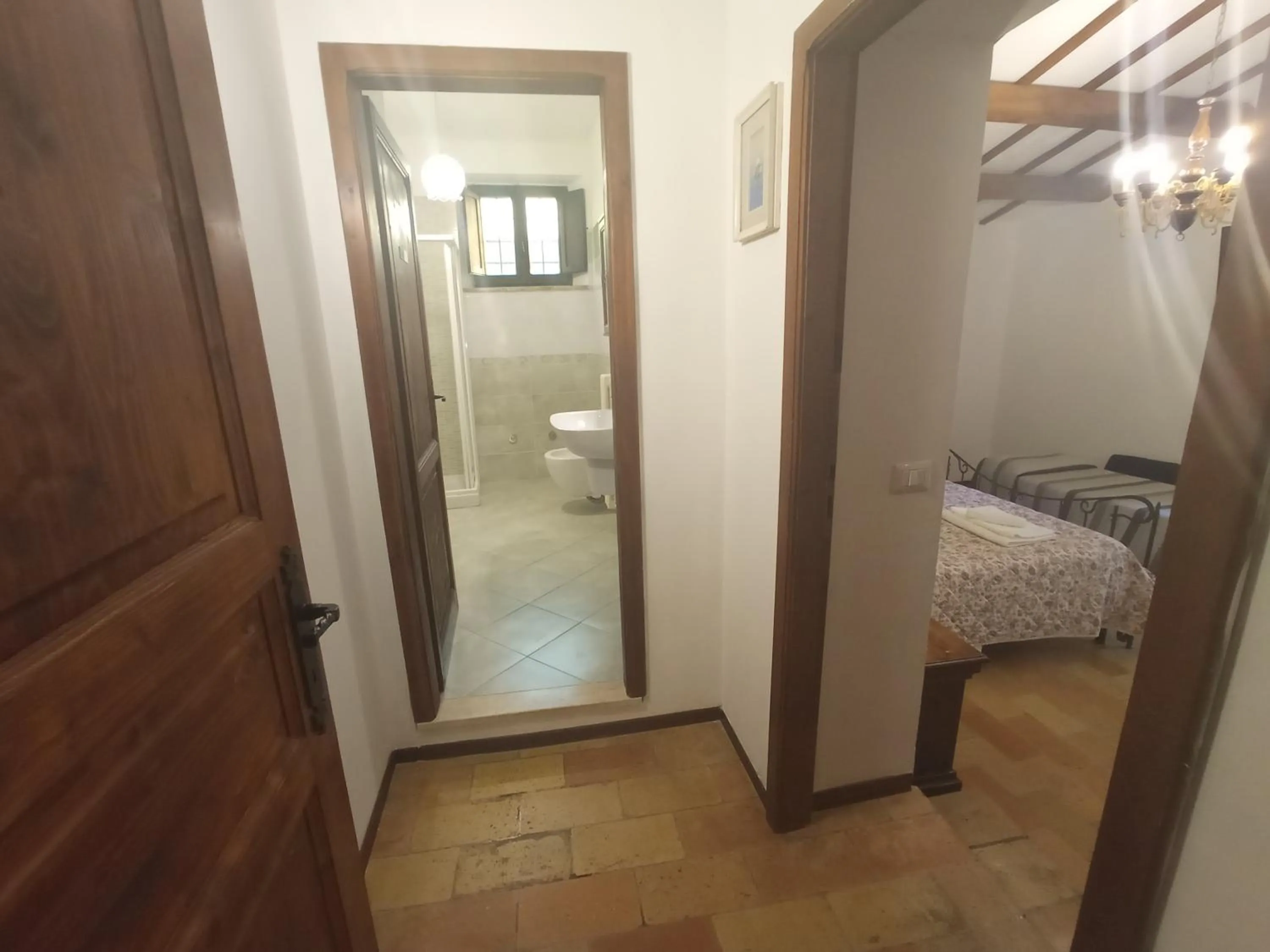 Bathroom, Bed in All'Ombra di San Damiano