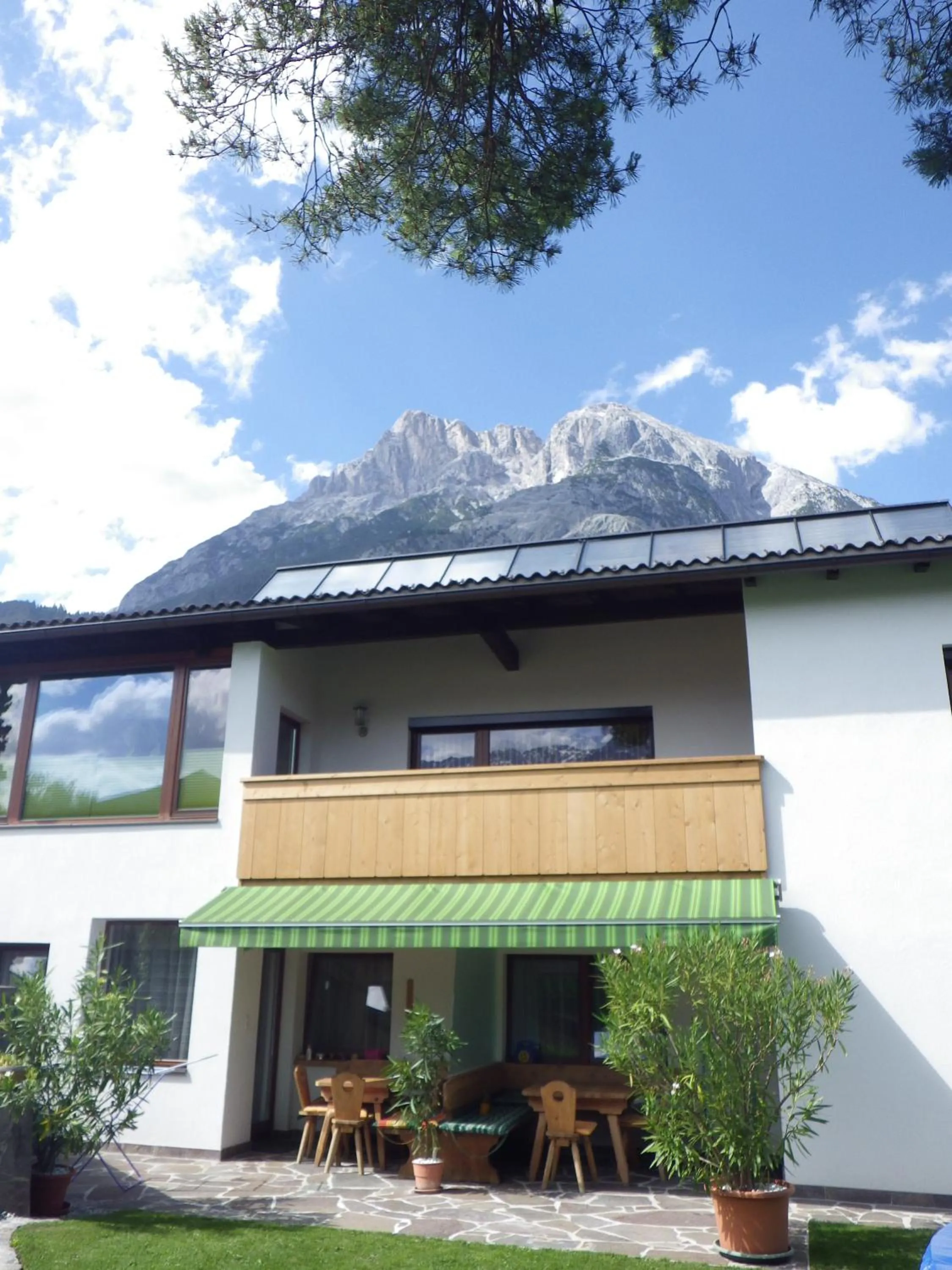 Facade/entrance in Haus Thomas