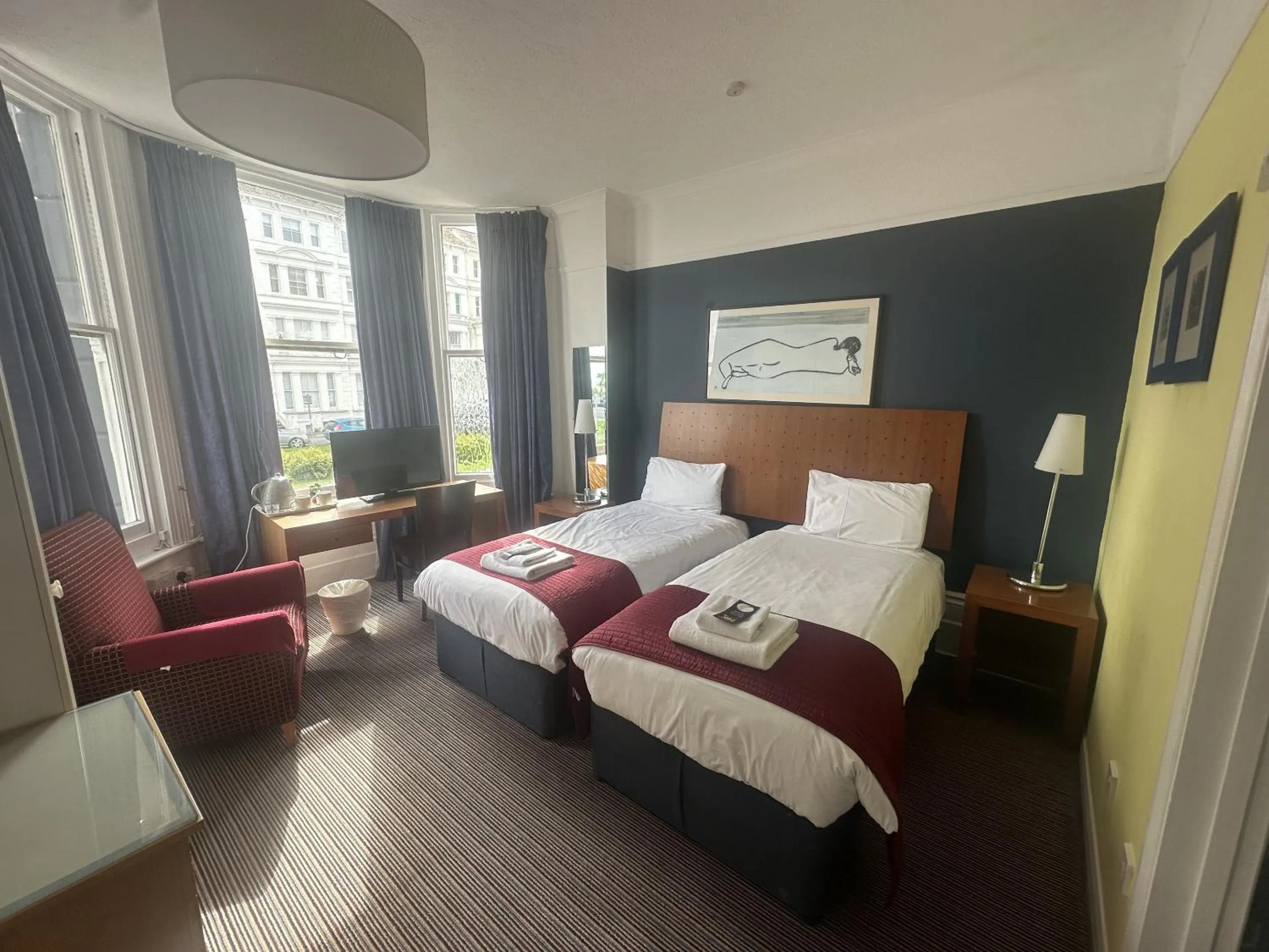 Bedroom, Bed in West Rocks Hotel