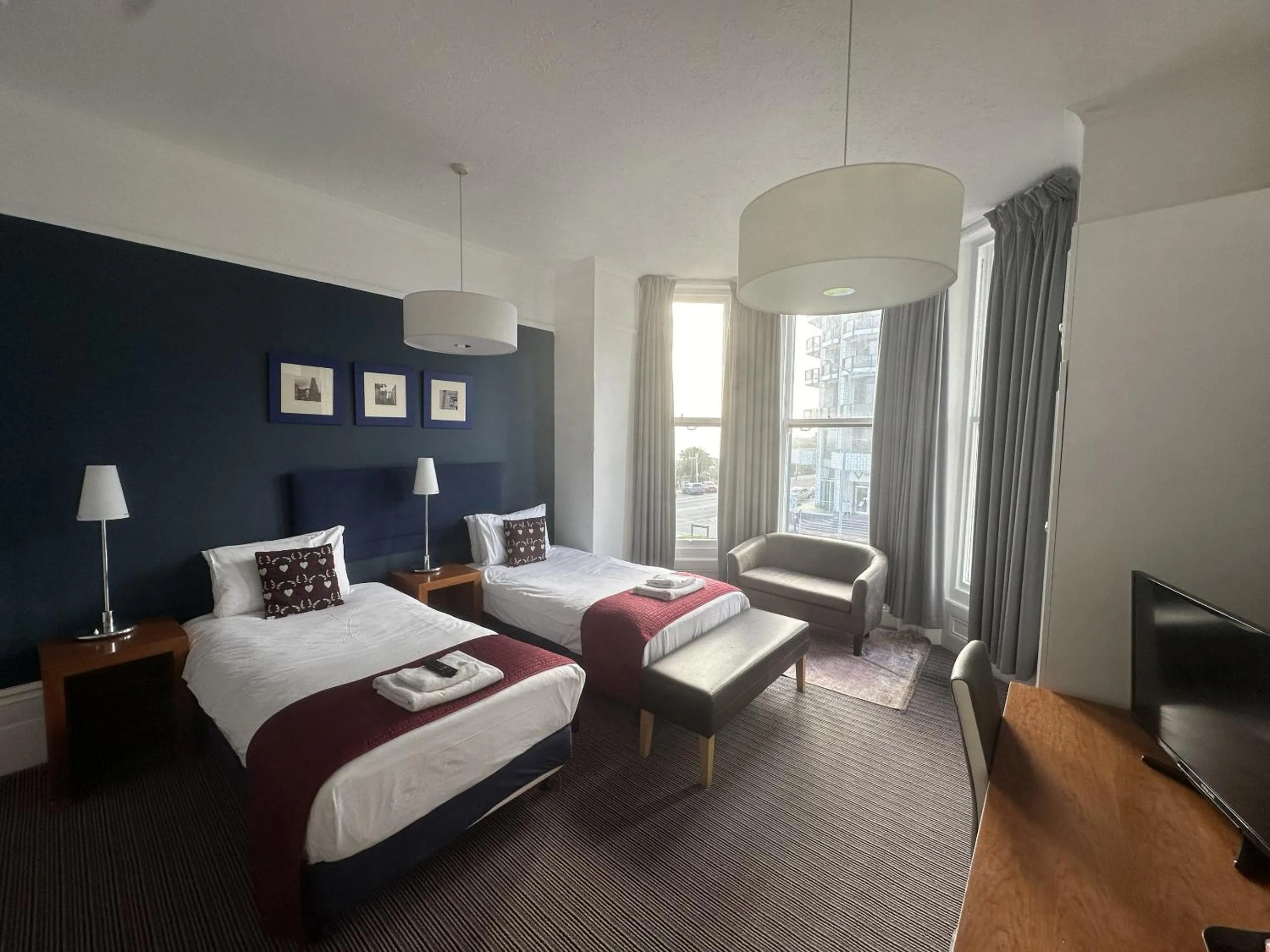 Bedroom, Bed in West Rocks Hotel