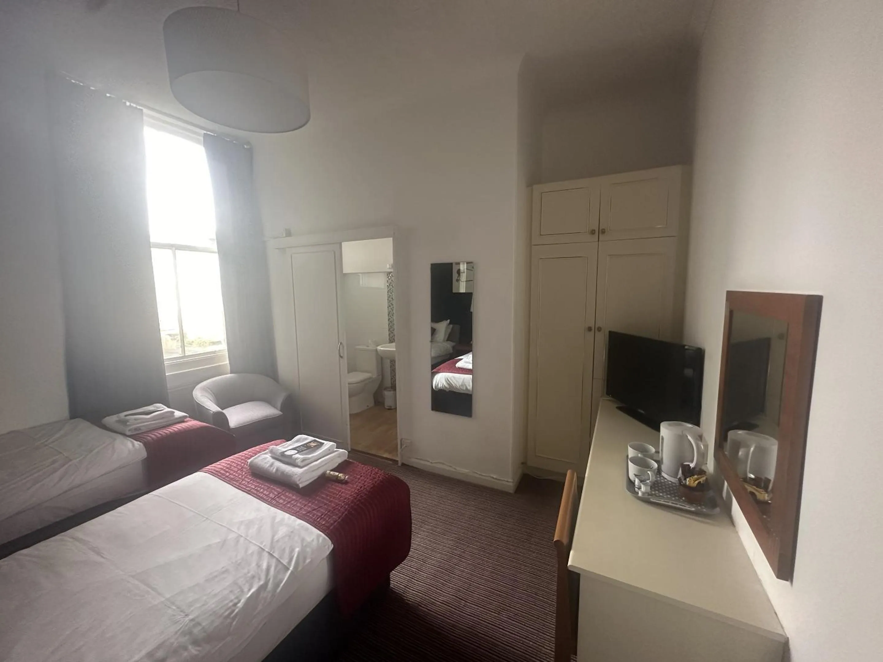 Bedroom, Bed in West Rocks Hotel