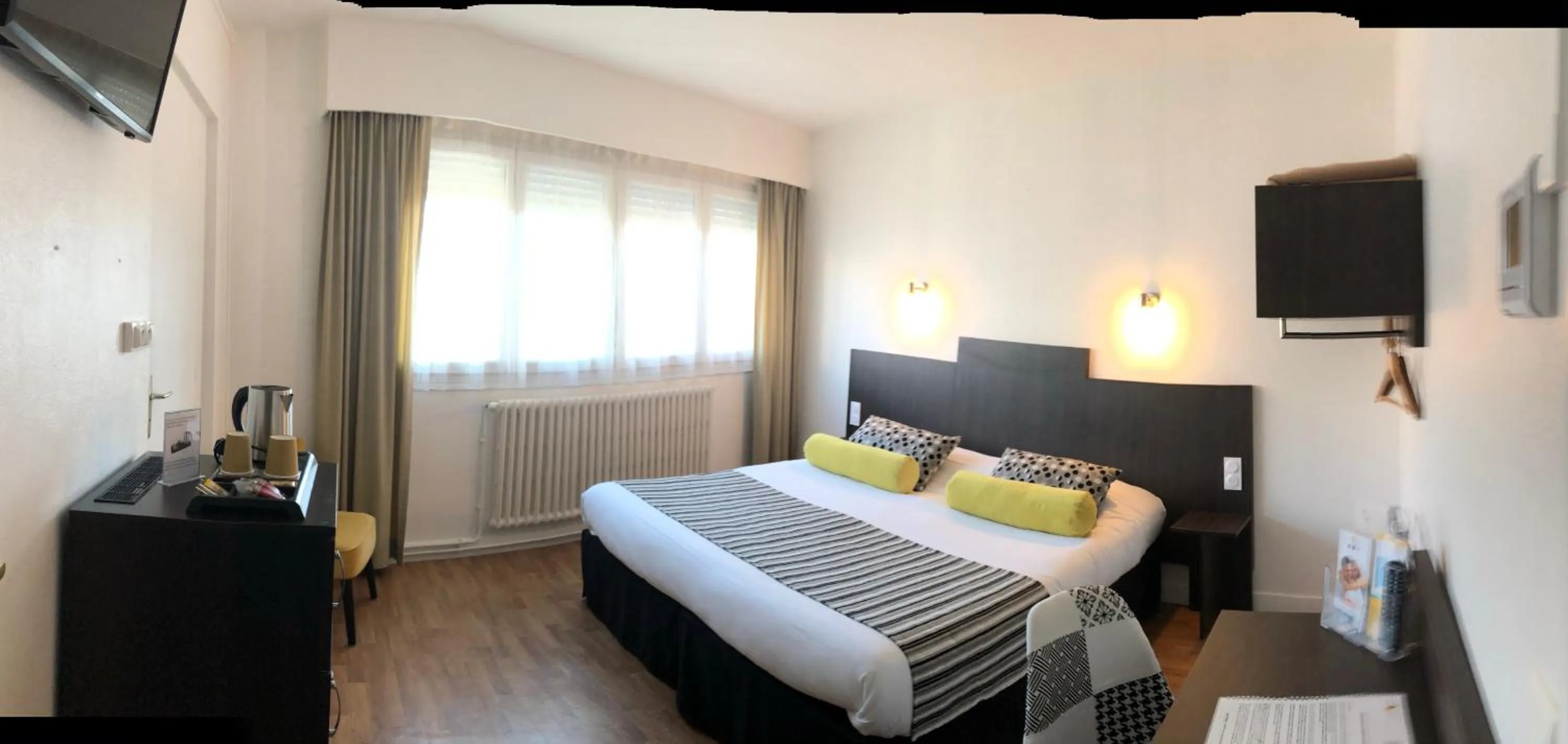 Bed in Cit'Hotel Atlantis