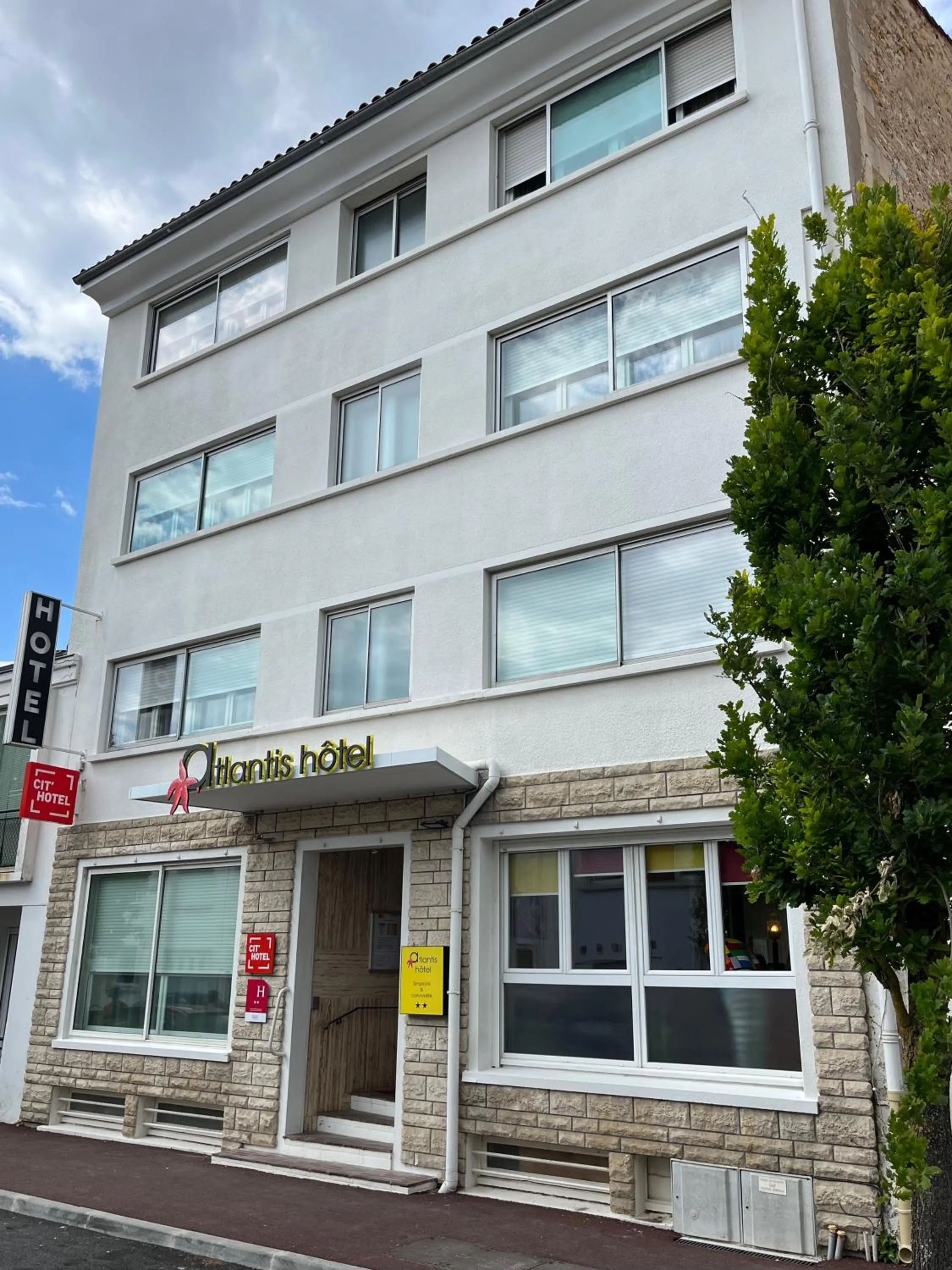 Property building in Cit'Hotel Atlantis