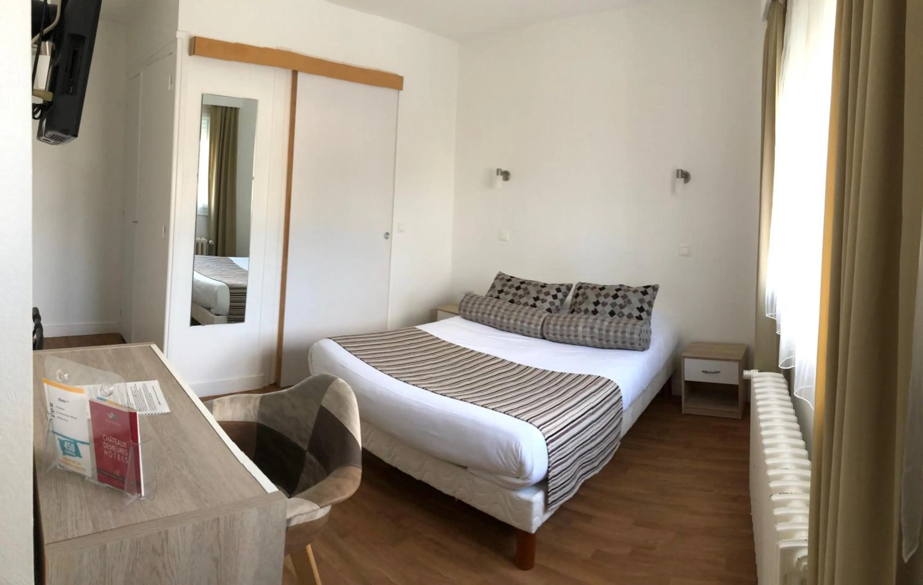 Bed in Cit'Hotel Atlantis