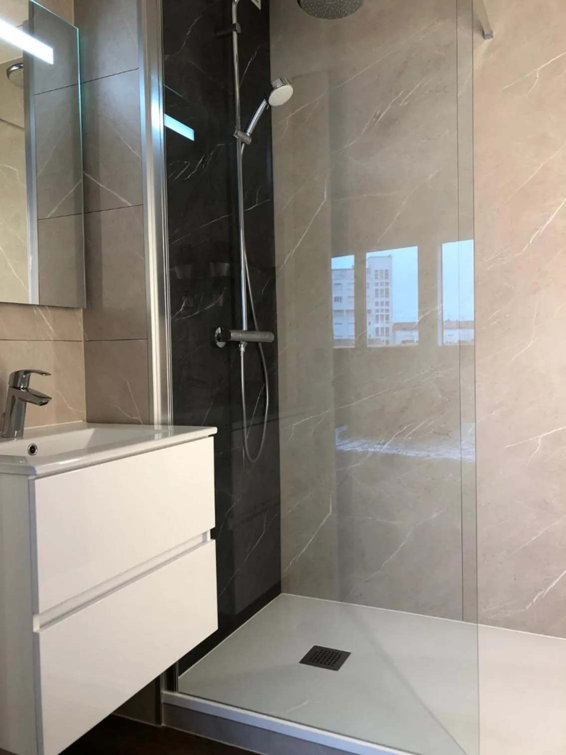 Bathroom in Cit'Hotel Atlantis