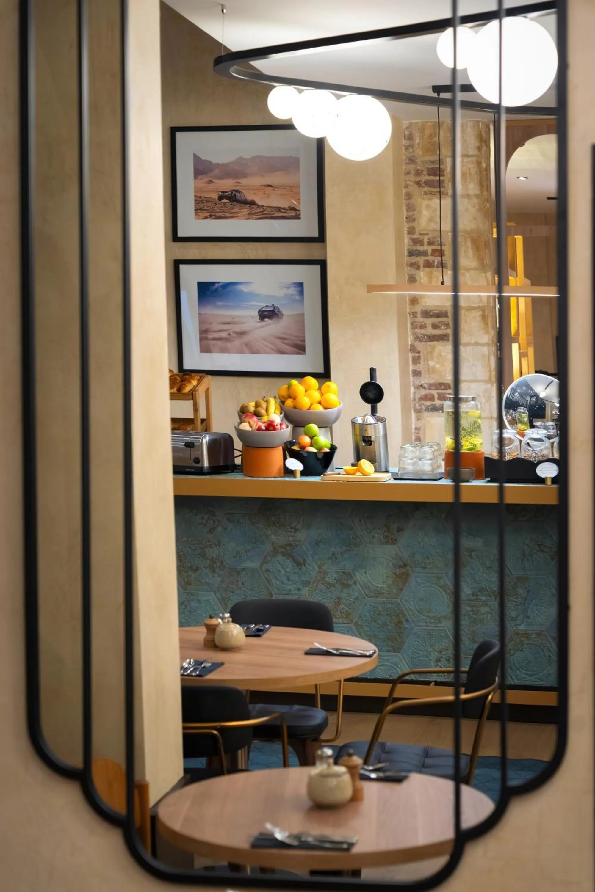 Food and drinks in Hotel Maison Louise Lille Centre - Handwritten Collection