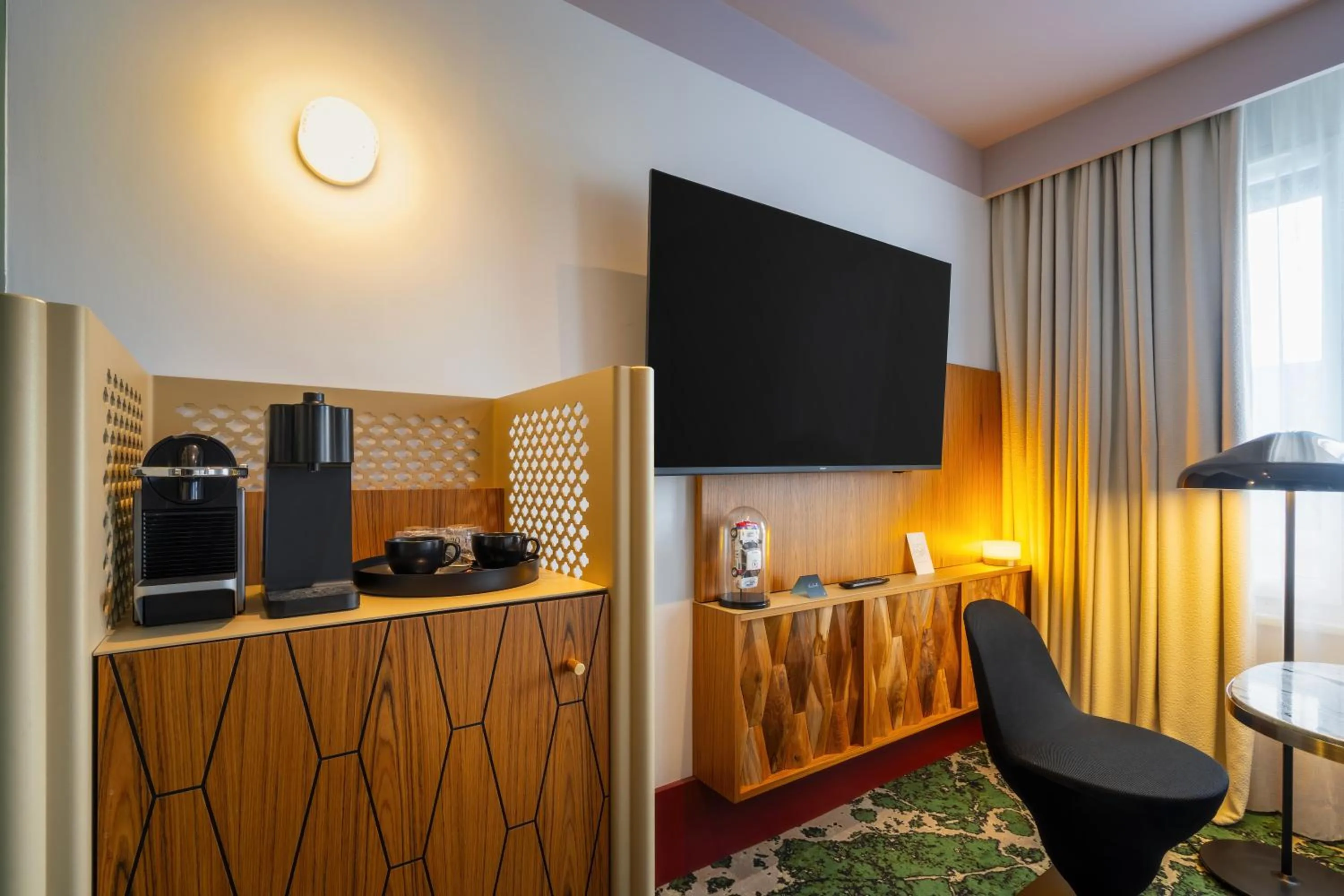 TV and multimedia in Hotel Maison Louise Lille Centre - Handwritten Collection