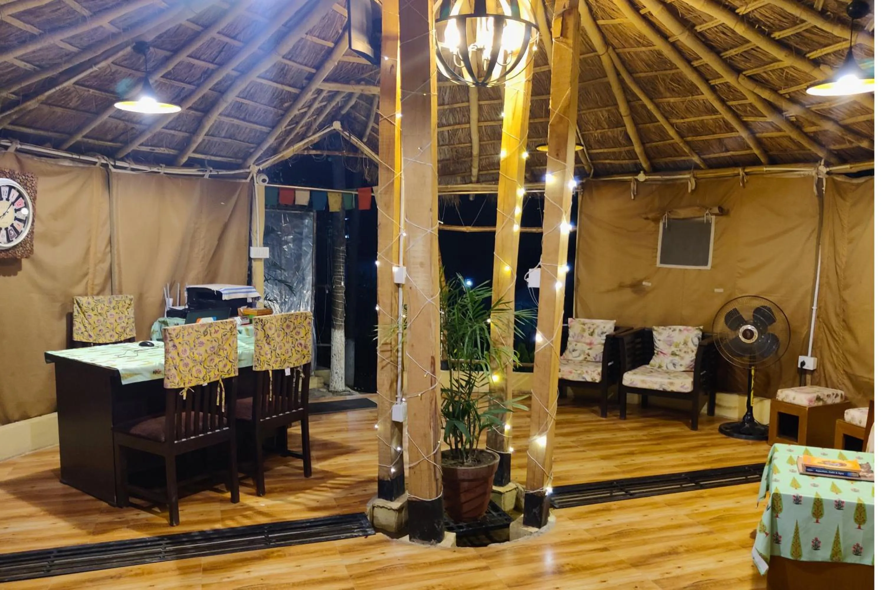 Lobby or reception in Dev Bhoomi Farms & Cottages