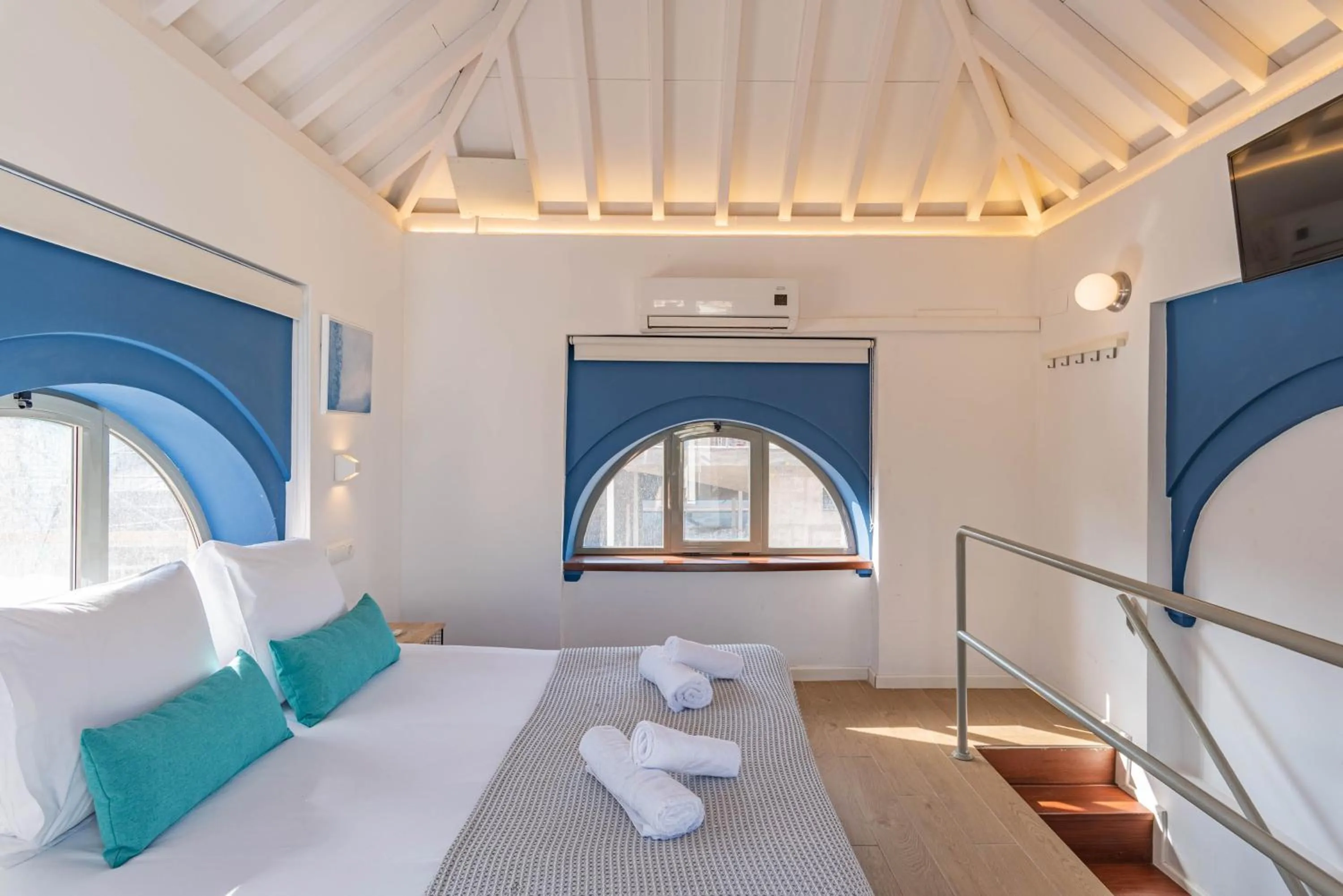 Bedroom, Bed in Feelathome Merced Apartments