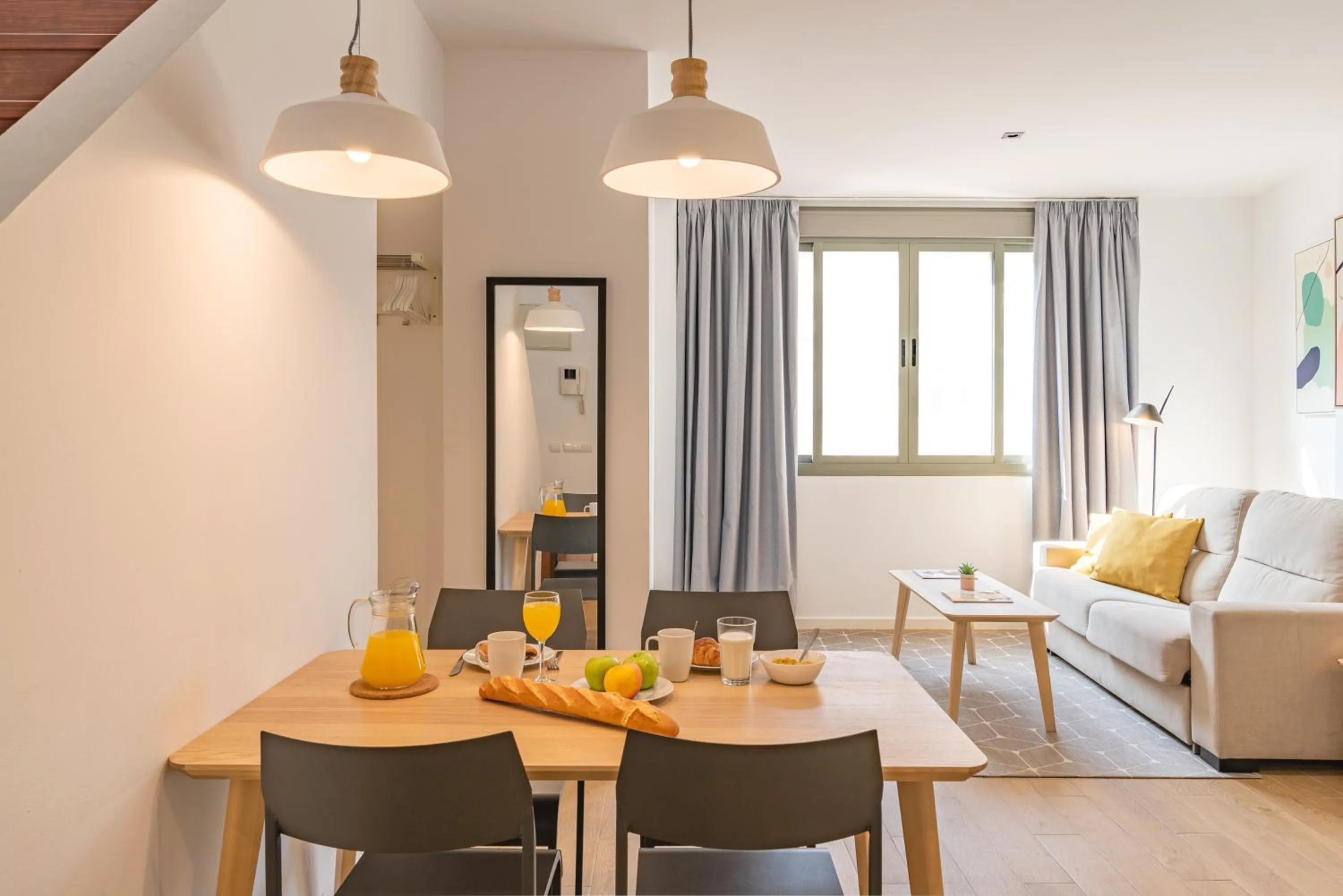 Dining area in Feelathome Merced Apartments