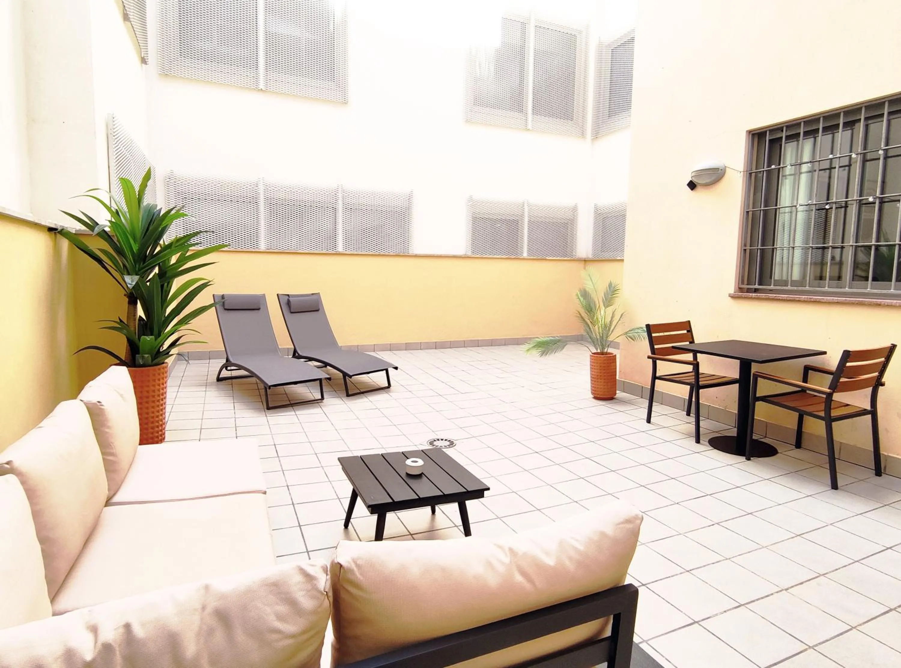 Patio in Feelathome Merced Apartments