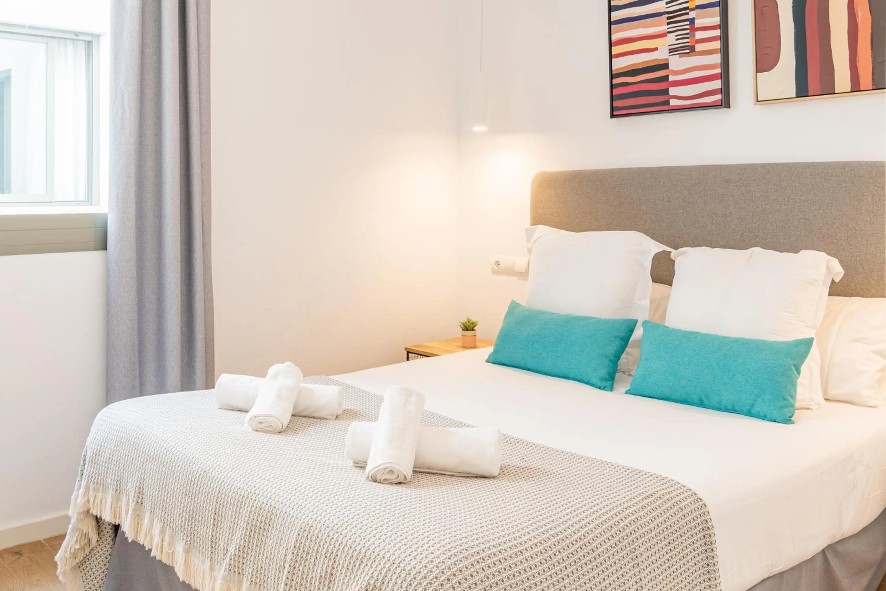 Bedroom, Bed in Feelathome Merced Apartments