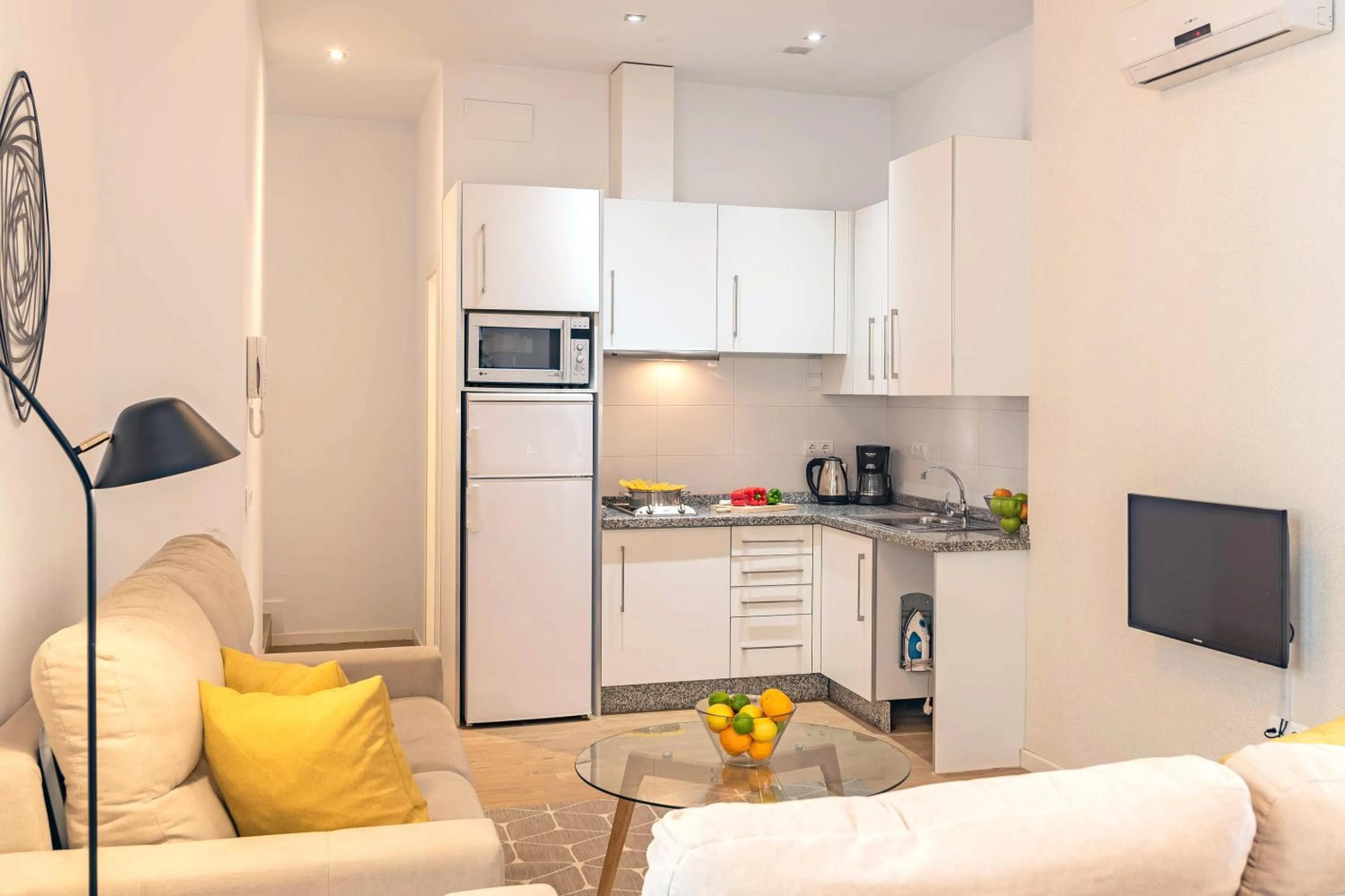 Kitchen or kitchenette in Feelathome Merced Apartments