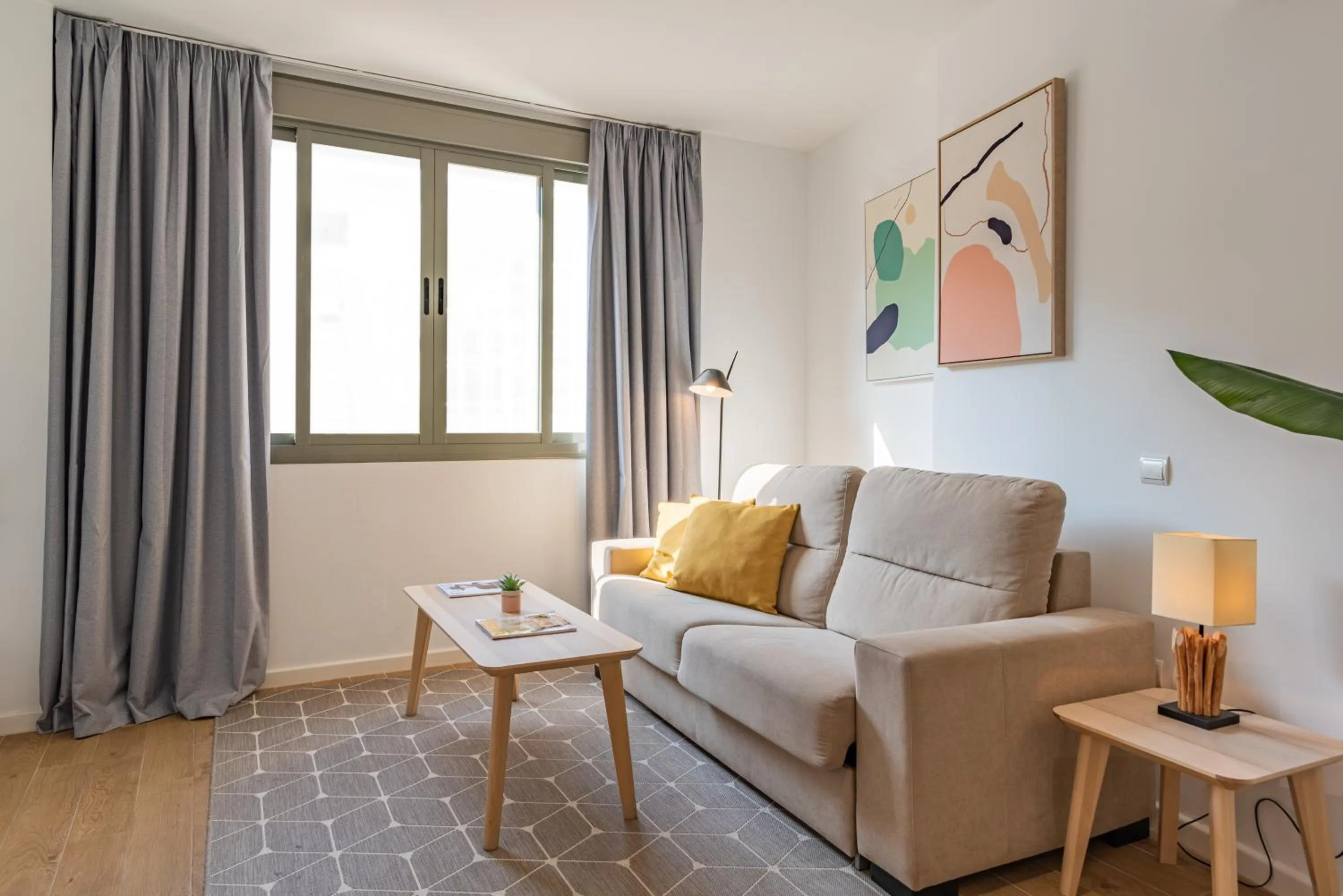 Seating area in Feelathome Merced Apartments