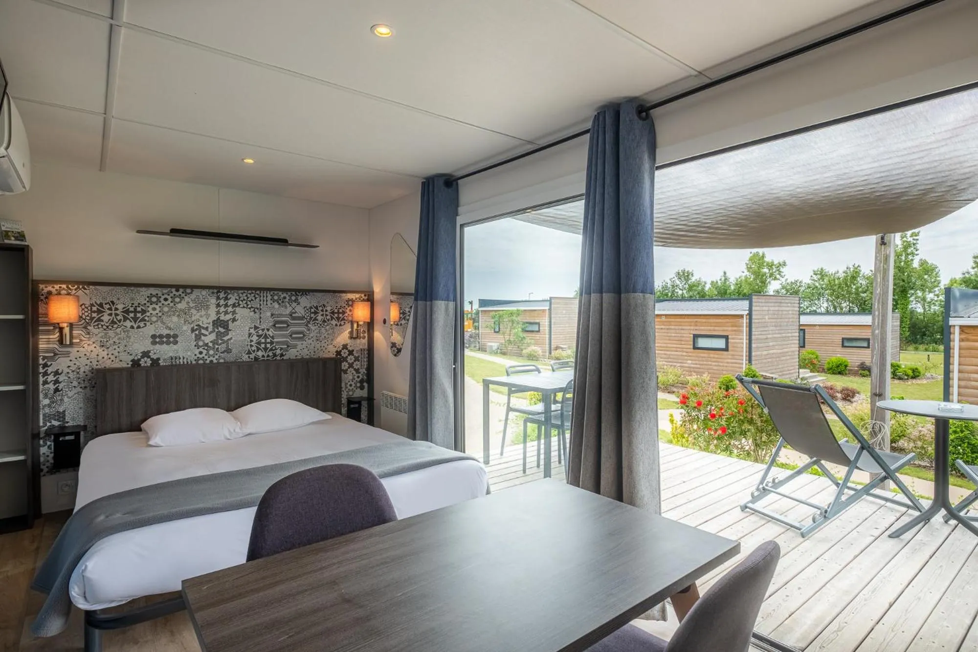 Patio, Bed in The Originals City, Ax Hotel, La Châtaigneraie